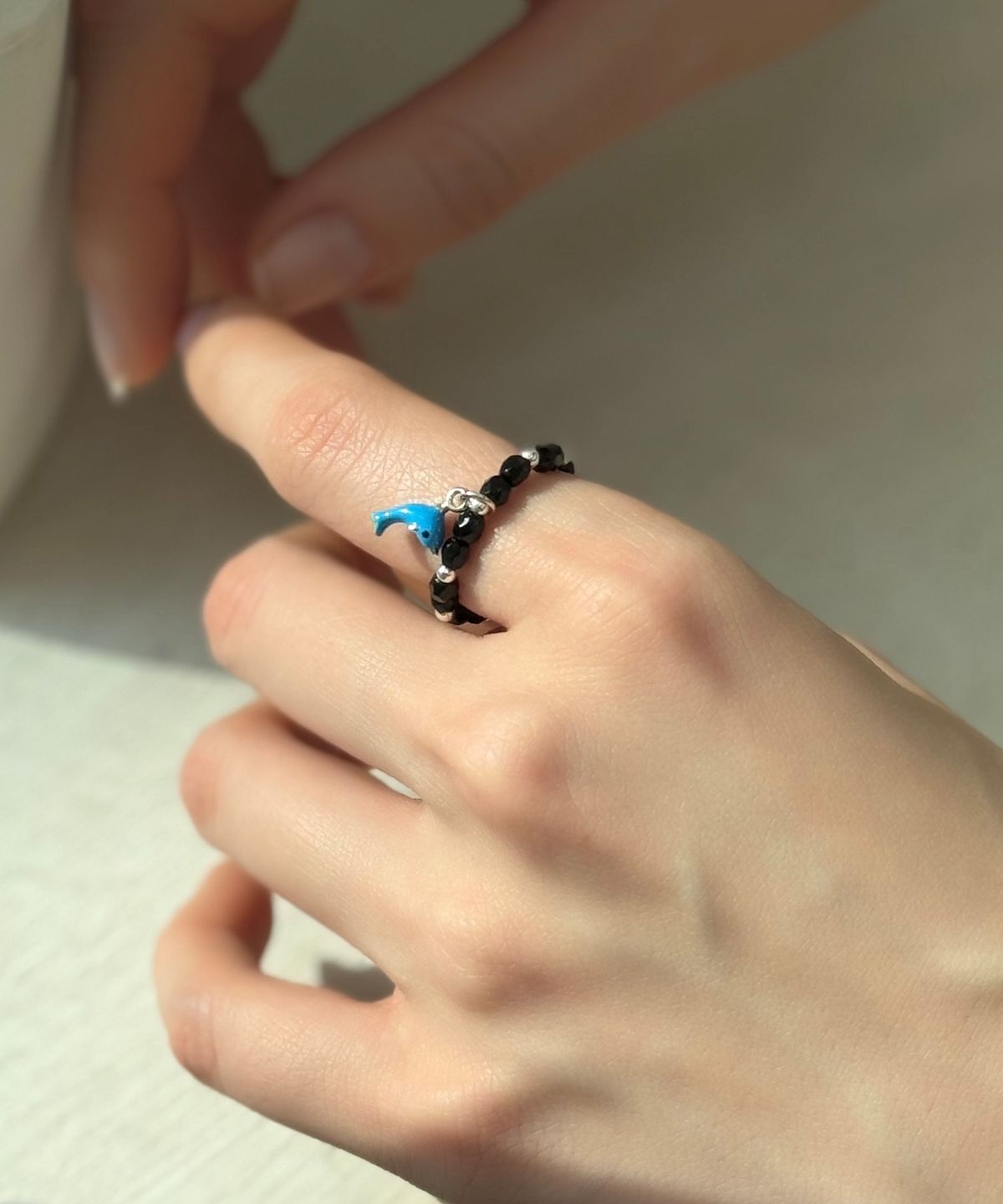 봉보(BONBEAU) Silver dolphin silverball beads Ring 925실버 돌고래 참 은볼 밴딩 블랙 비즈 반지