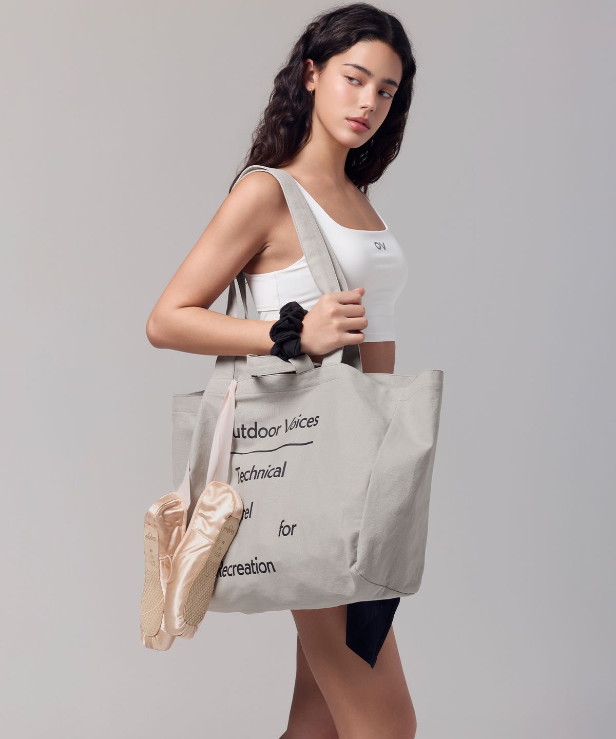아웃도어 보이스(OUTDOOR VOICES) SIGNATURE CANVAS SHOULDER BAG (GRAY)