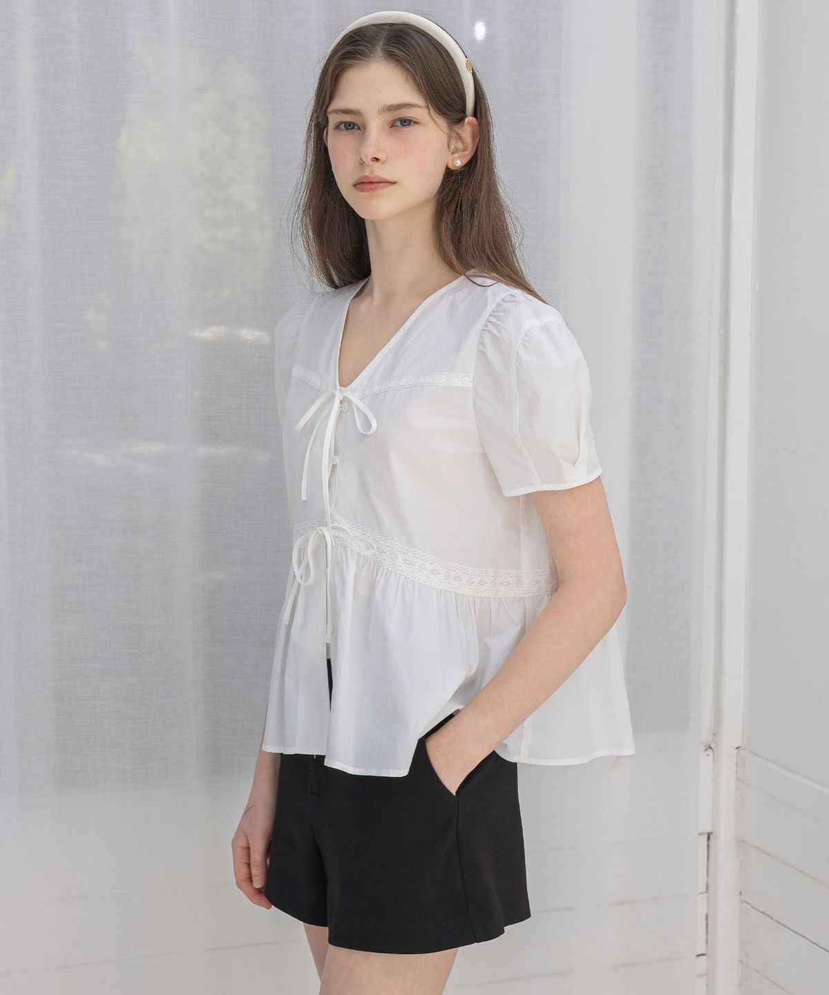 로트르드민(LAUTREDE MIN) Two ribbon Blouse