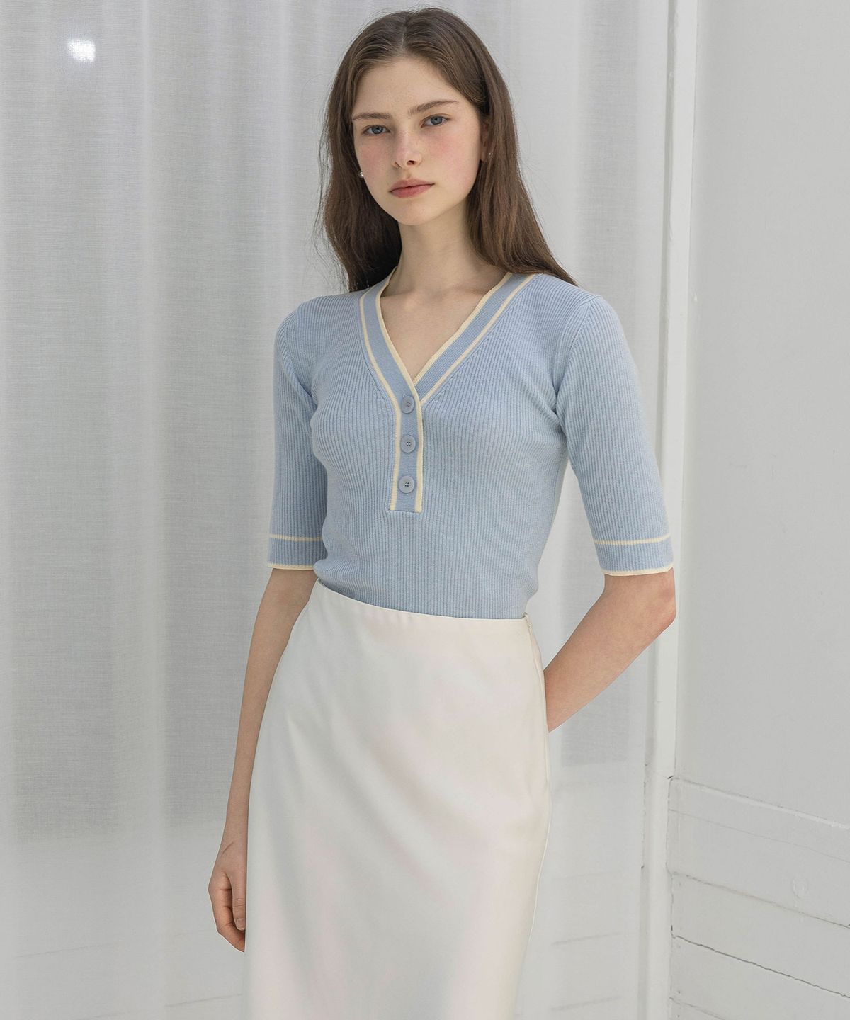 로트르드민(LAUTREDE MIN) Glow V-neck Blue Knit