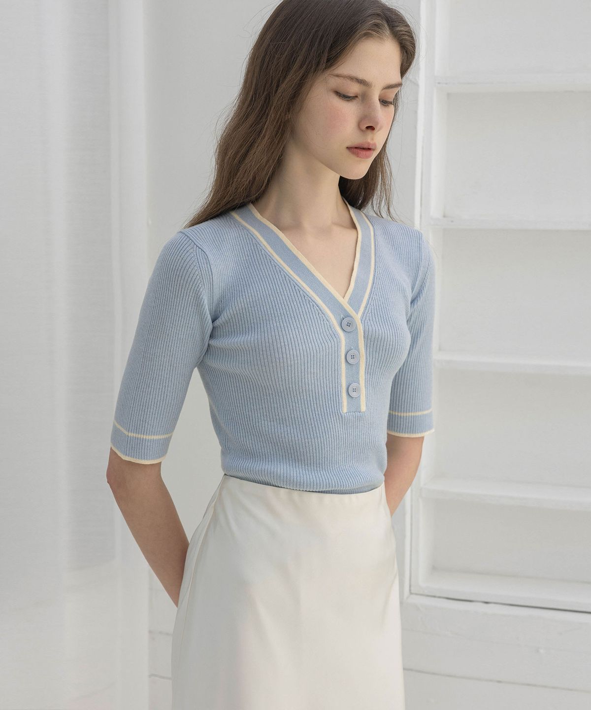 로트르드민(LAUTREDE MIN) Glow V-neck Blue Knit