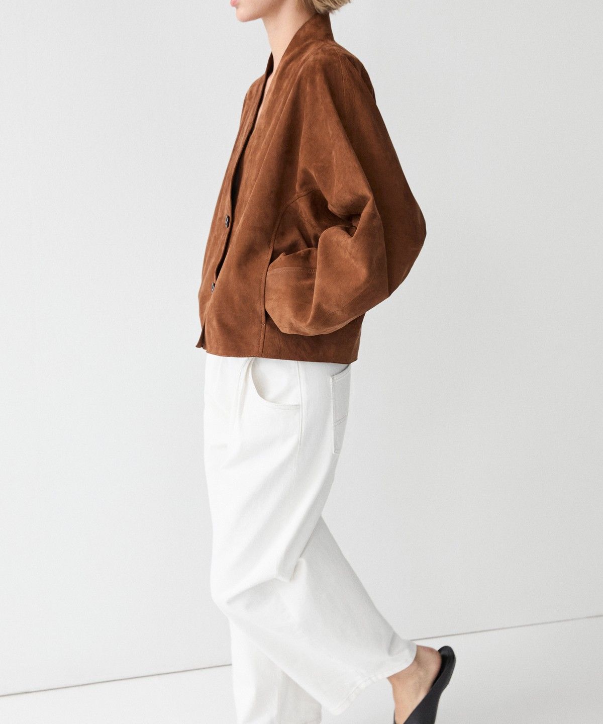 마시모두띠(MASSIMO DUTTI) 브이넥 스웨이드 레더 볼륨 자켓