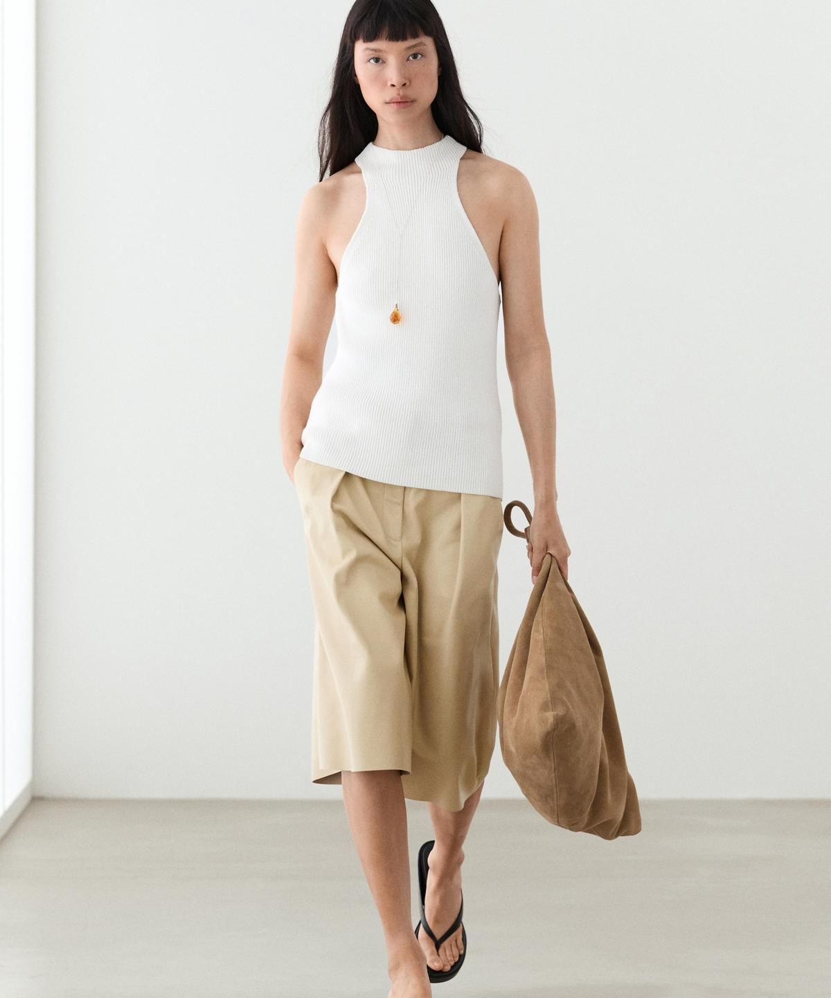 마시모두띠(MASSIMO DUTTI) 코튼 블렌드 립 디테일 홀터넥 탑
