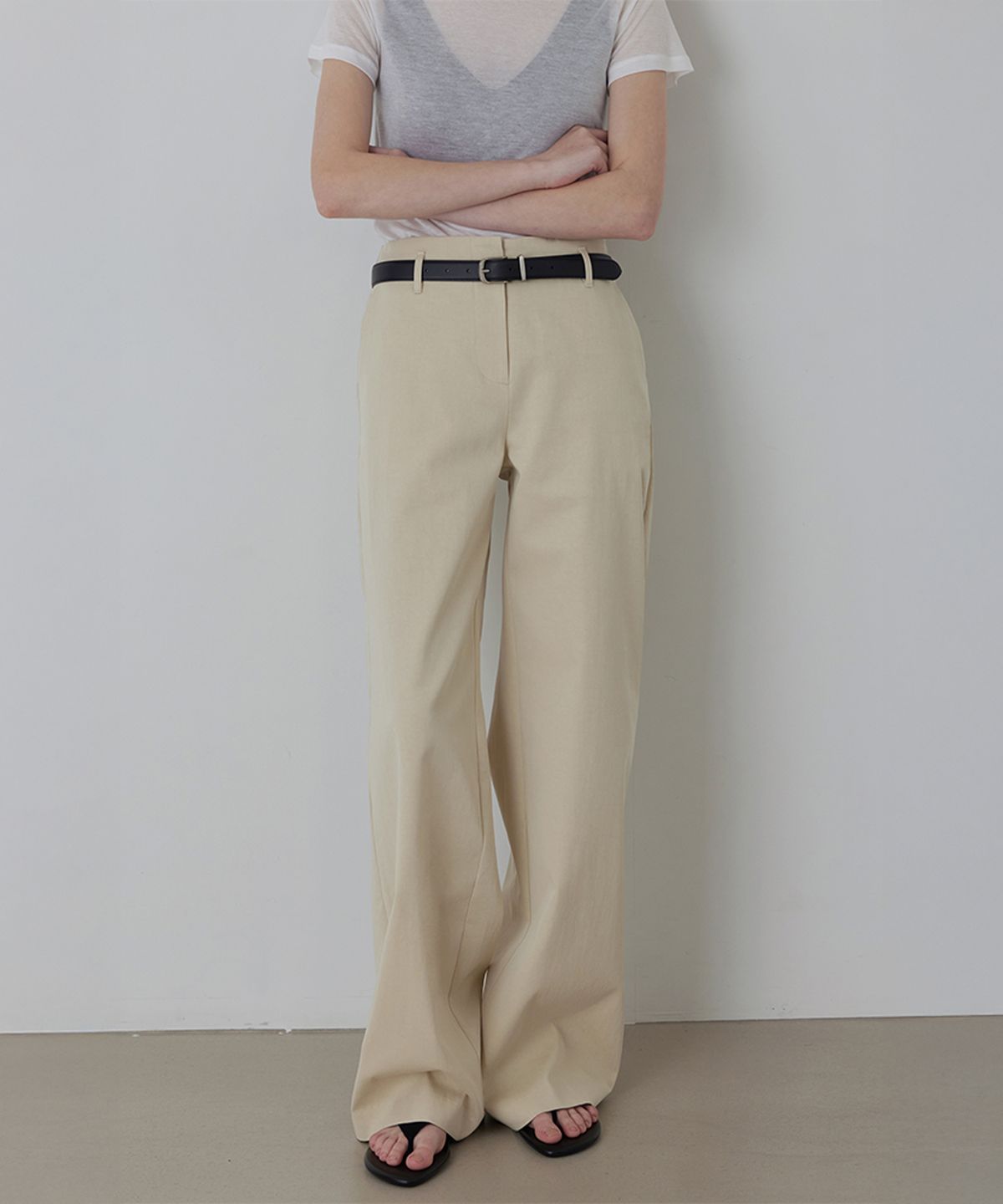 퀸스래빗(Q'SRB) Clean-Cut Cotton Tuck Low-Waist Pants_Beige_2colors