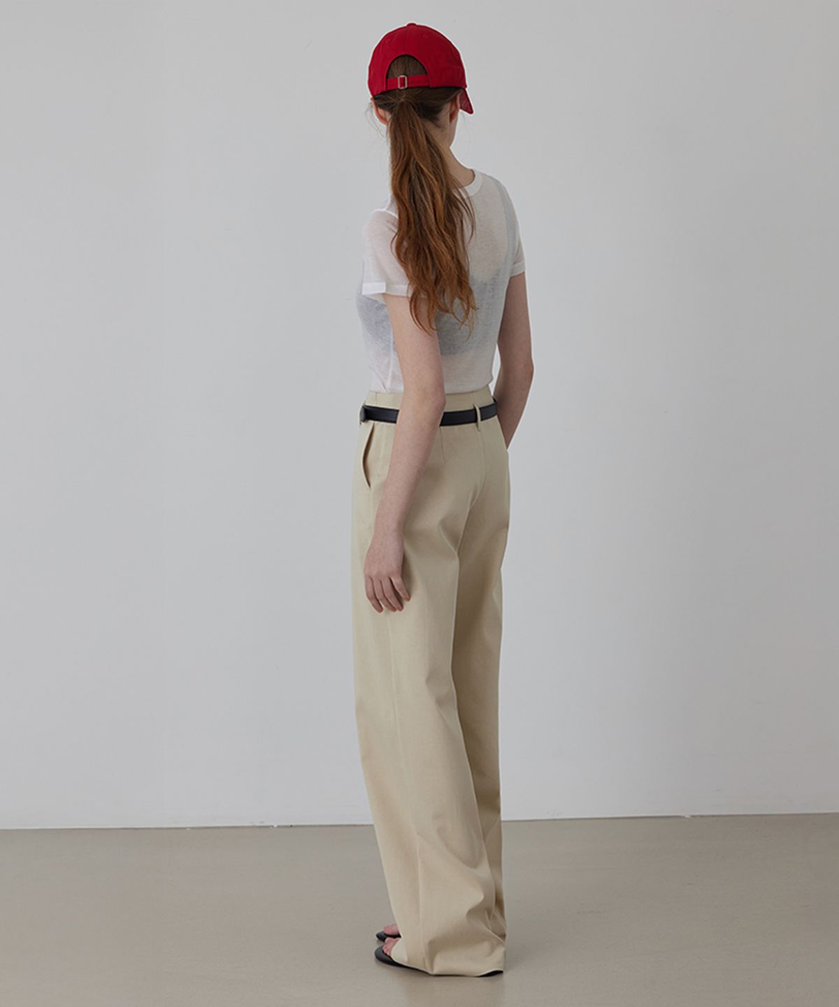 퀸스래빗(Q'SRB) Clean-Cut Cotton Tuck Low-Waist Pants_Beige_2colors