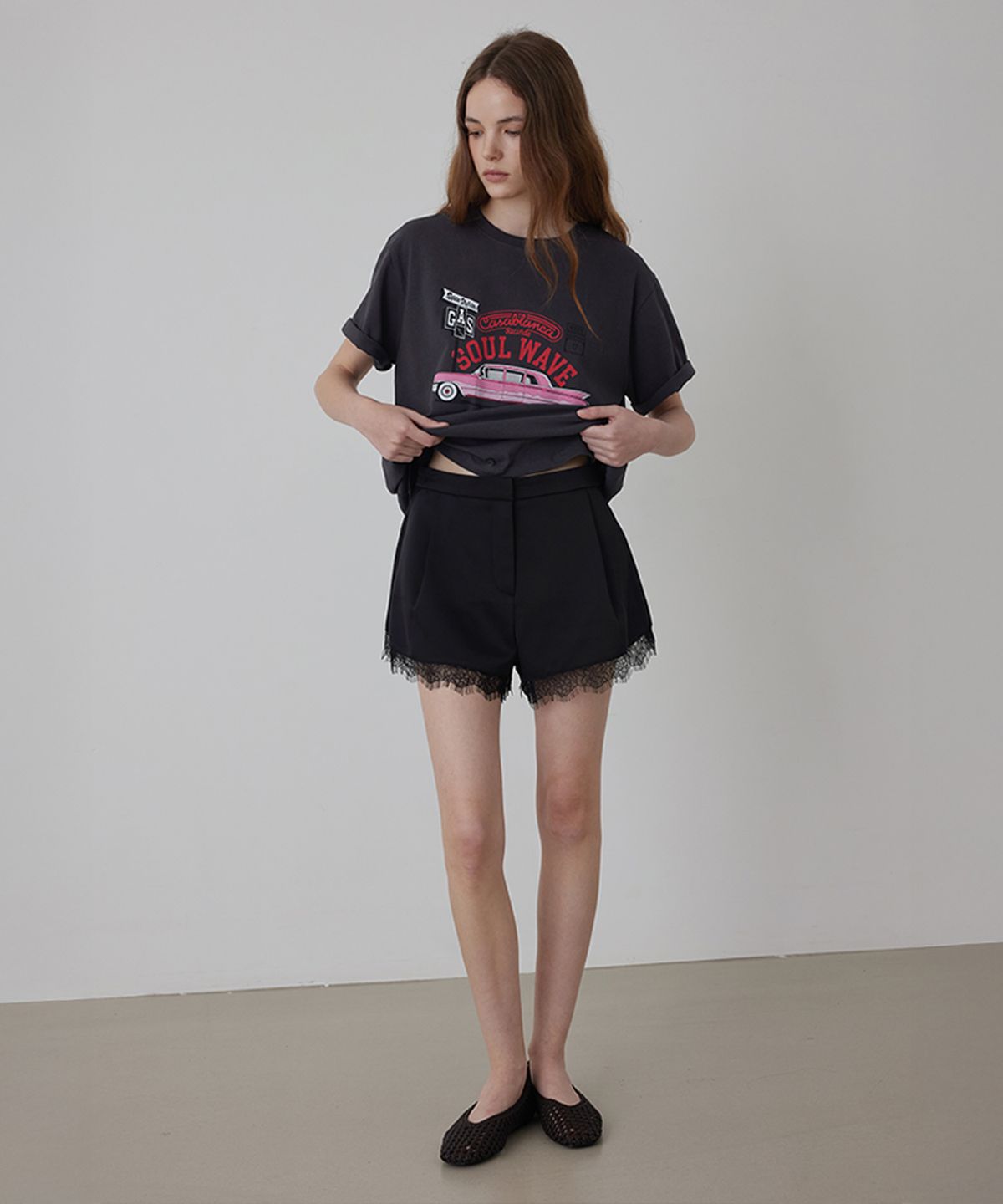 퀸스래빗(Q'SRB) Lace-Trimmed Satin Mini Shorts
