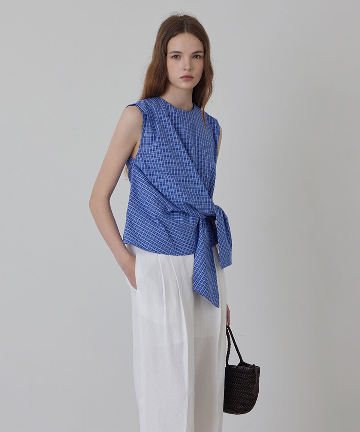 퀸스래빗(Q'SRB) Side-Tie Wrapped Sleeveless Blouse