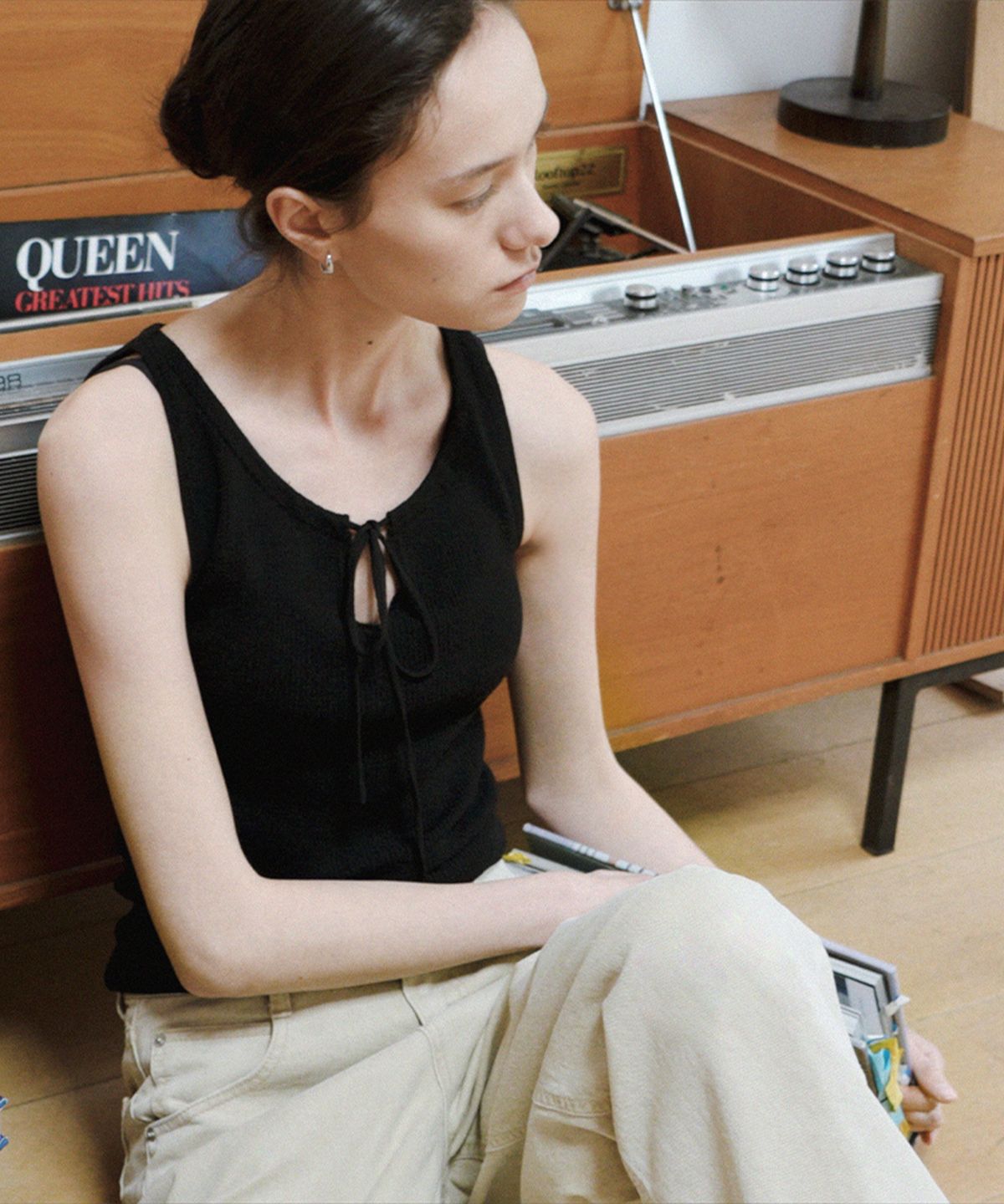 퀸스래빗(Q'SRB) Essential String-Tie Sleeveless Knit
