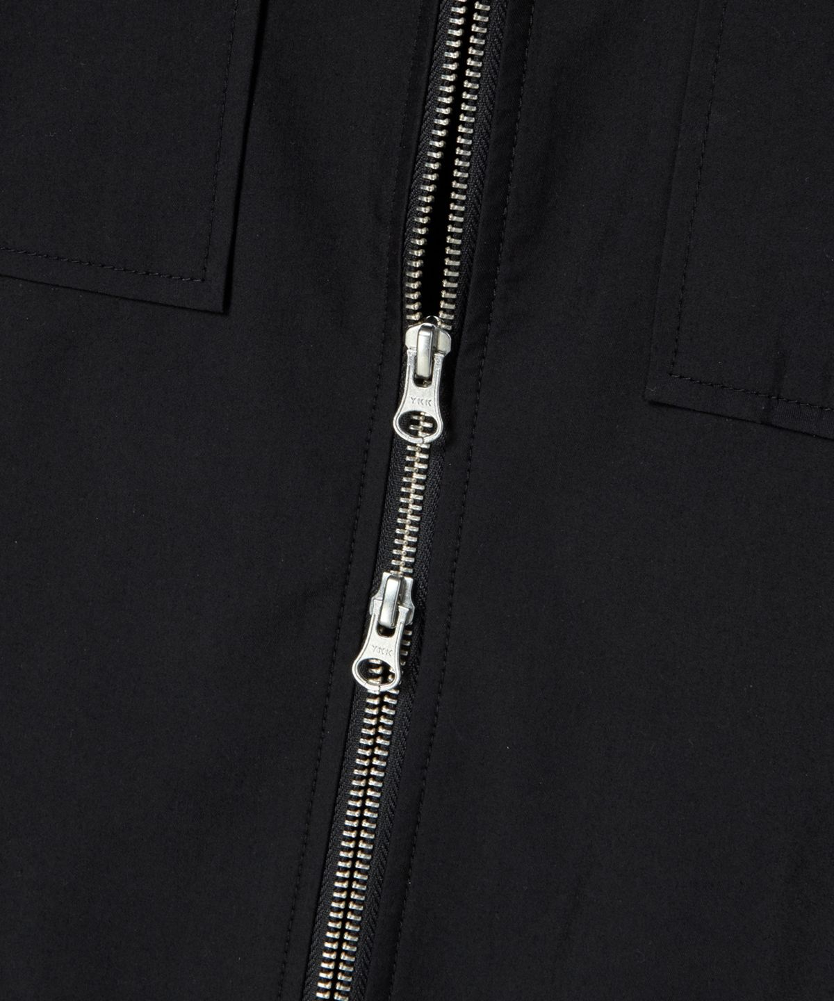 비욘드클로젯(BEYOND CLOSET) [COLLECTION LINE] 럭스 가먼츠 페브릭 포켓 집업 셔츠 블랙