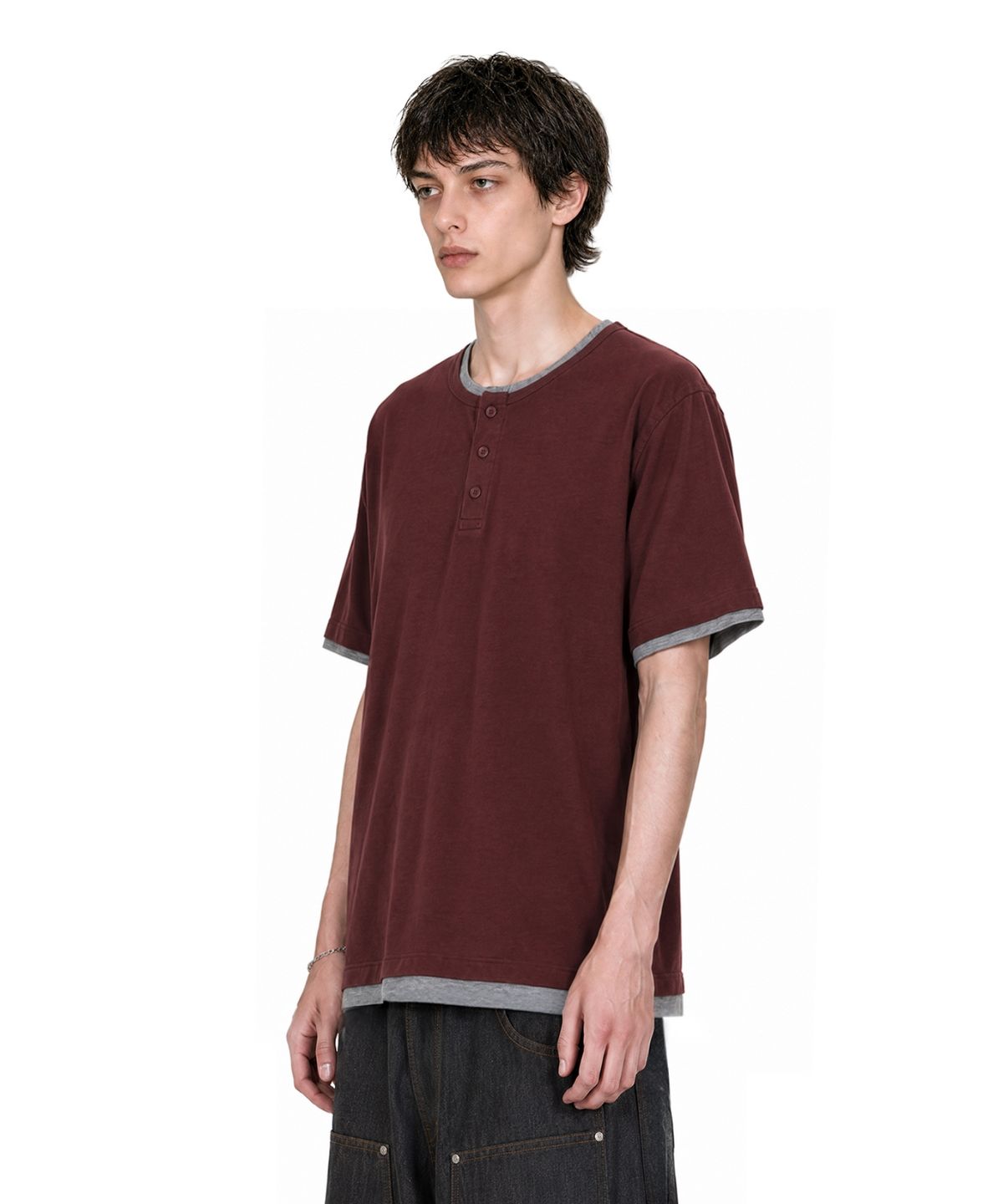 아이돈워너셀(IDWS) Layered Henley Neck T-Shirt Burgundy