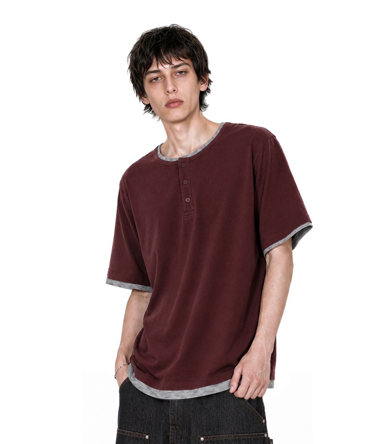 아이돈워너셀(IDWS) Layered Henley Neck T-Shirt Burgundy