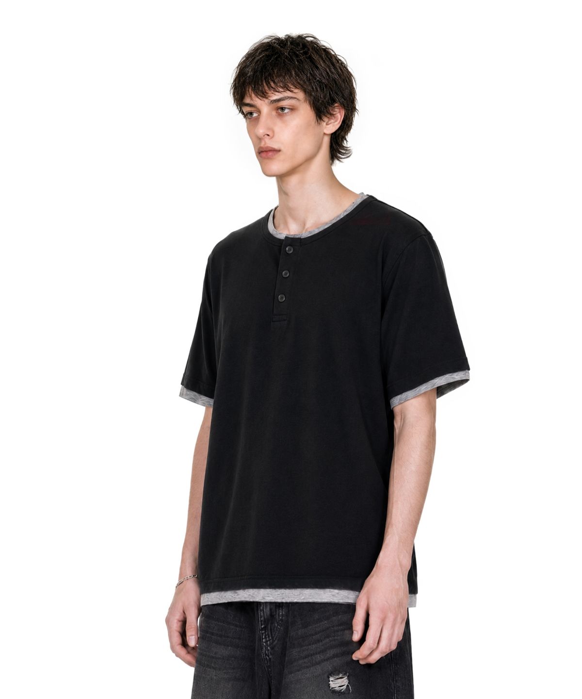 아이돈워너셀(IDWS) Layered Henley Neck T-Shirt Black