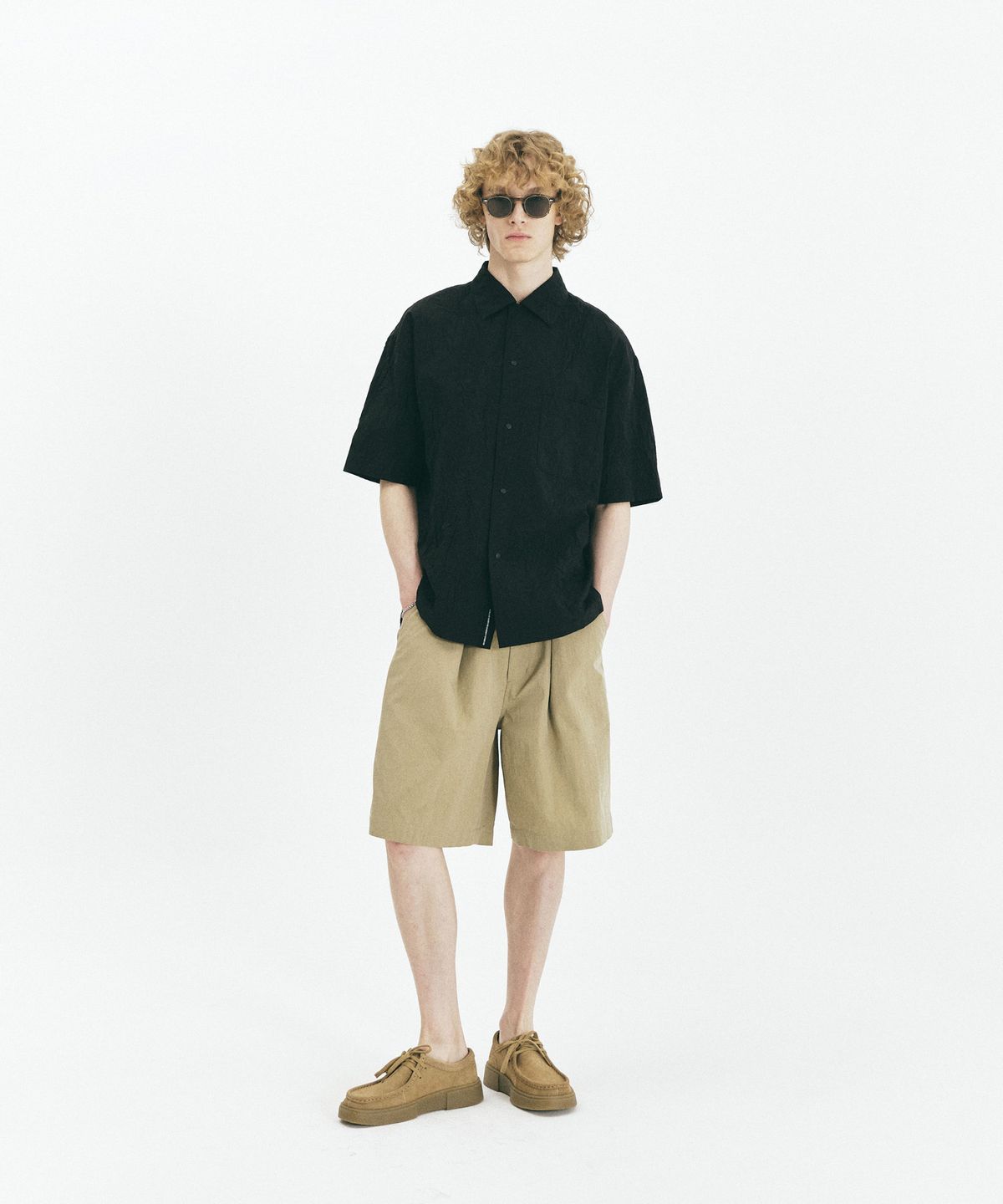 밀라코드(MILACODE) Detail Tuck Shorts - BEIGE