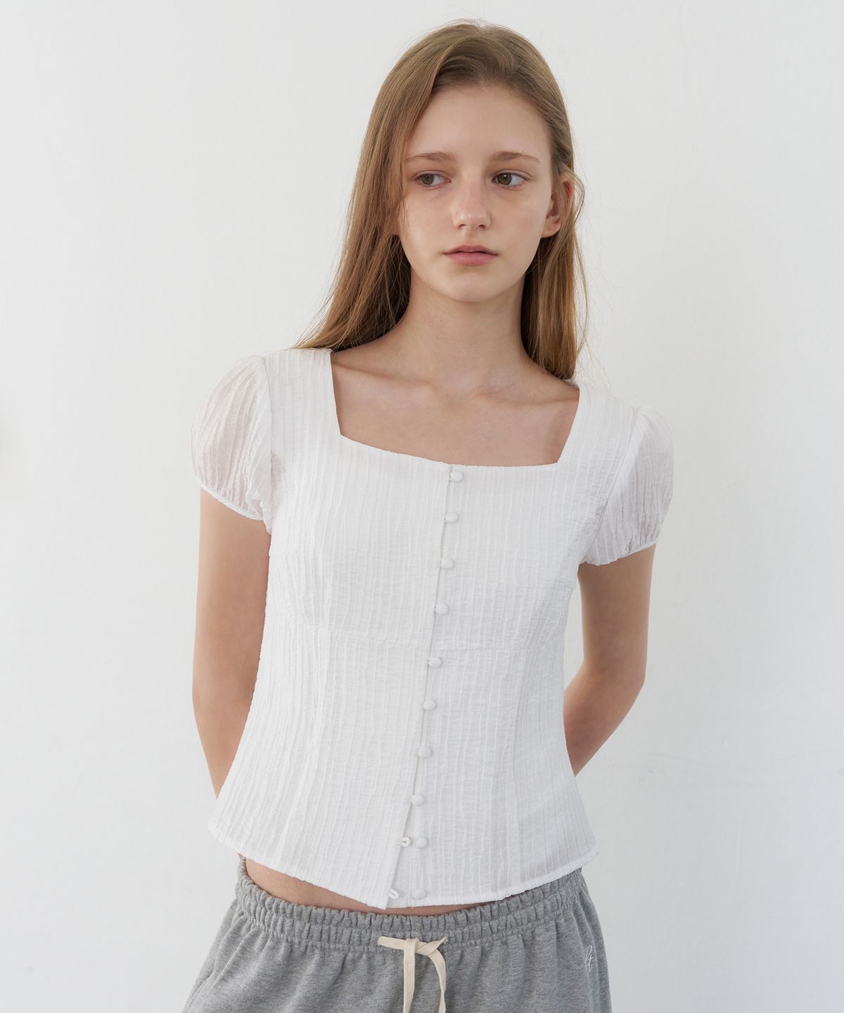 레테라(LETTERA) Button Detail Puff Blouse