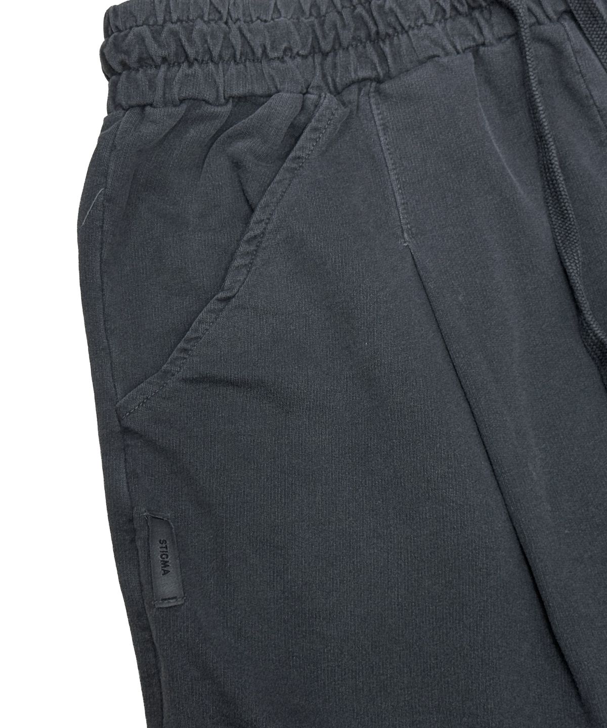 스티그마(STIGMA) RAW-CUT PIGMENT BURMUDA PANTS CHARCOAL