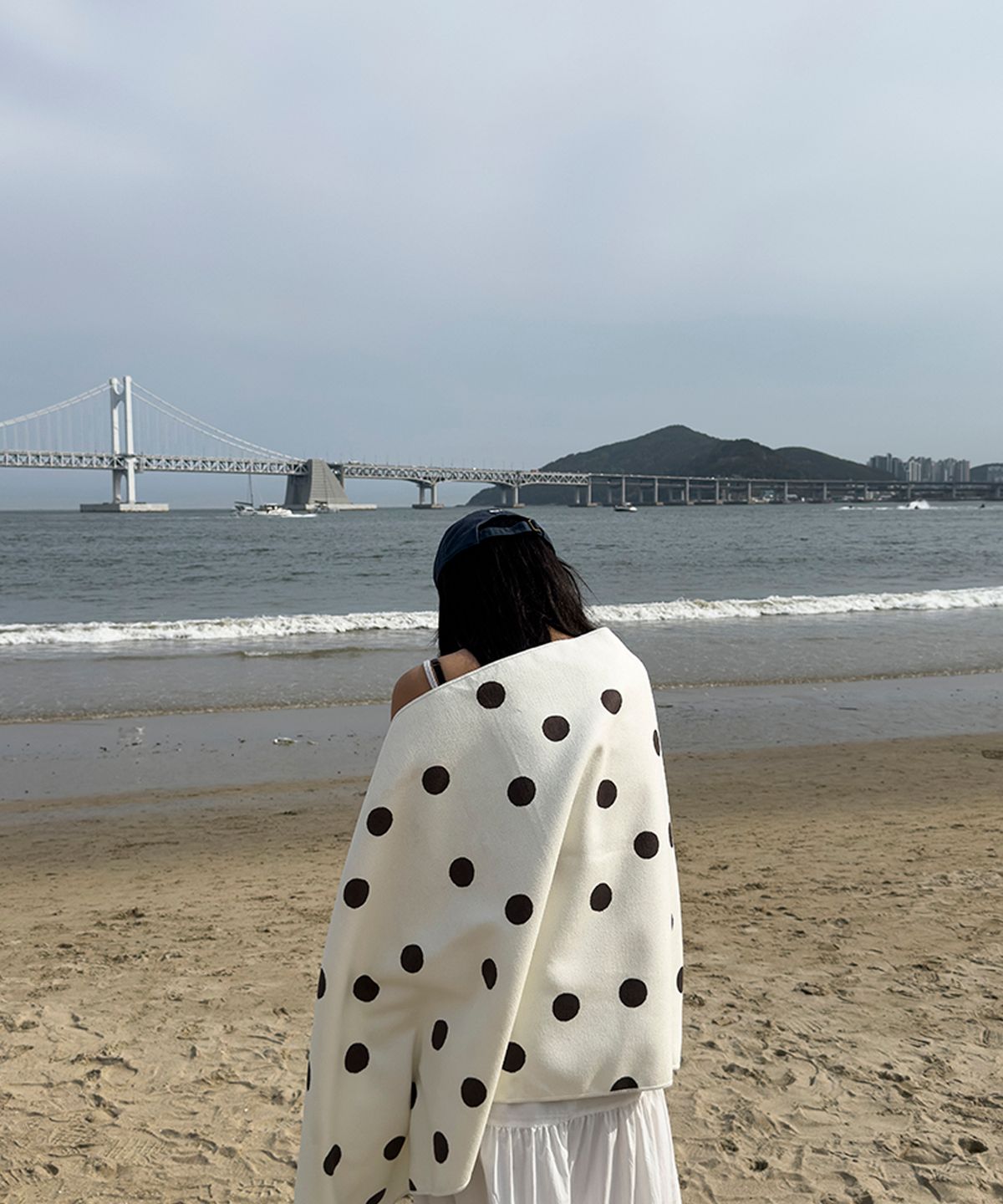 러움(RUGUM) 플러피도트 비치타올