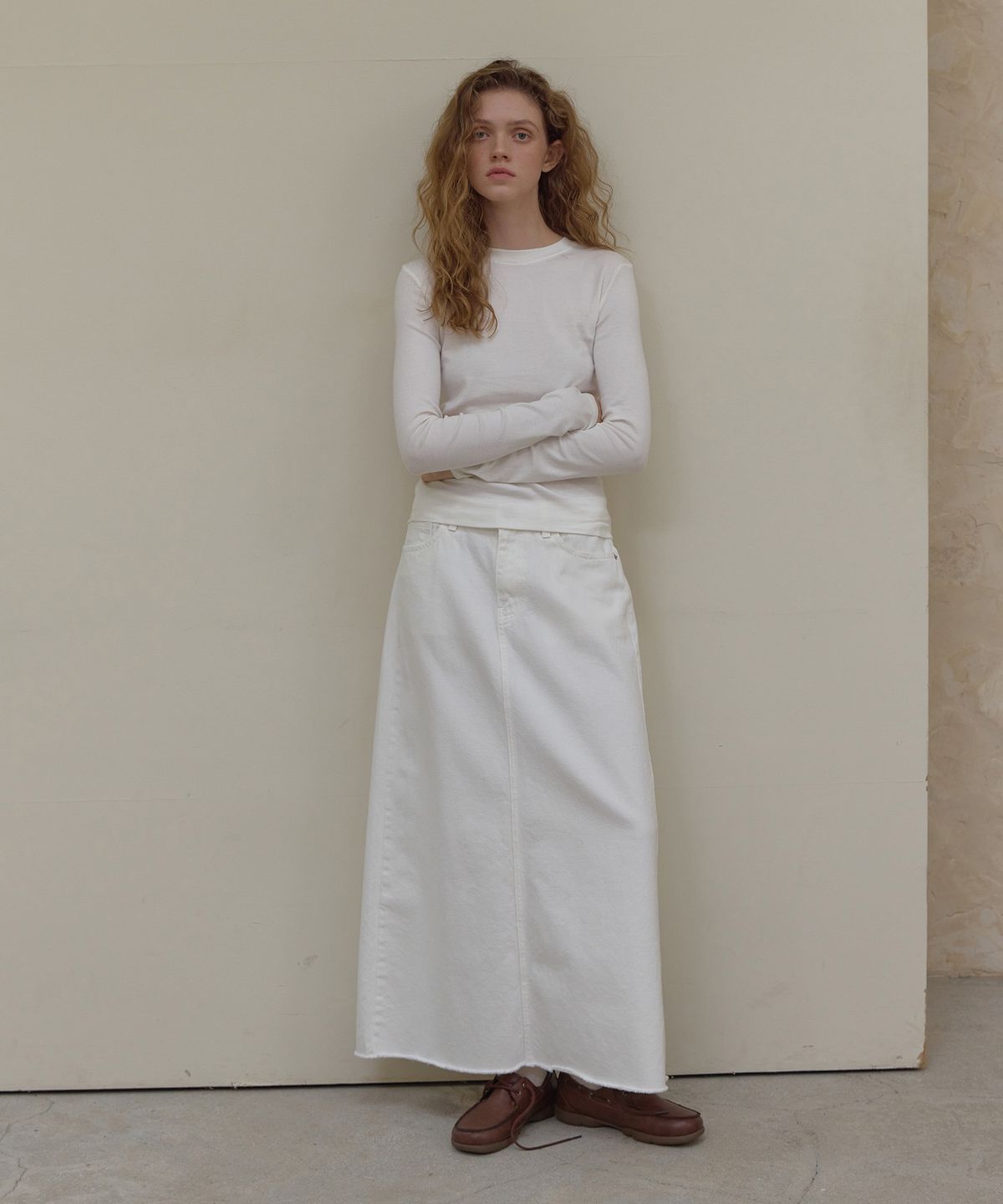 론크(LONQUE) SLIT DENIM MAXI SKIRT (WHITE)