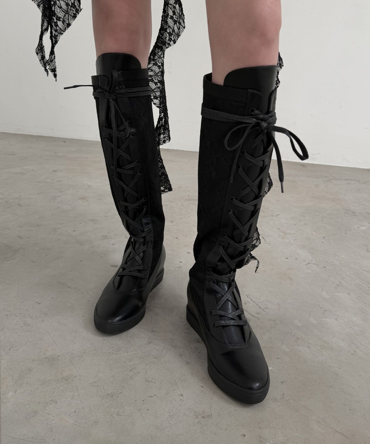 이크닉(IHCNIK) [X ODOR] Lace Ribbon Rain Boots