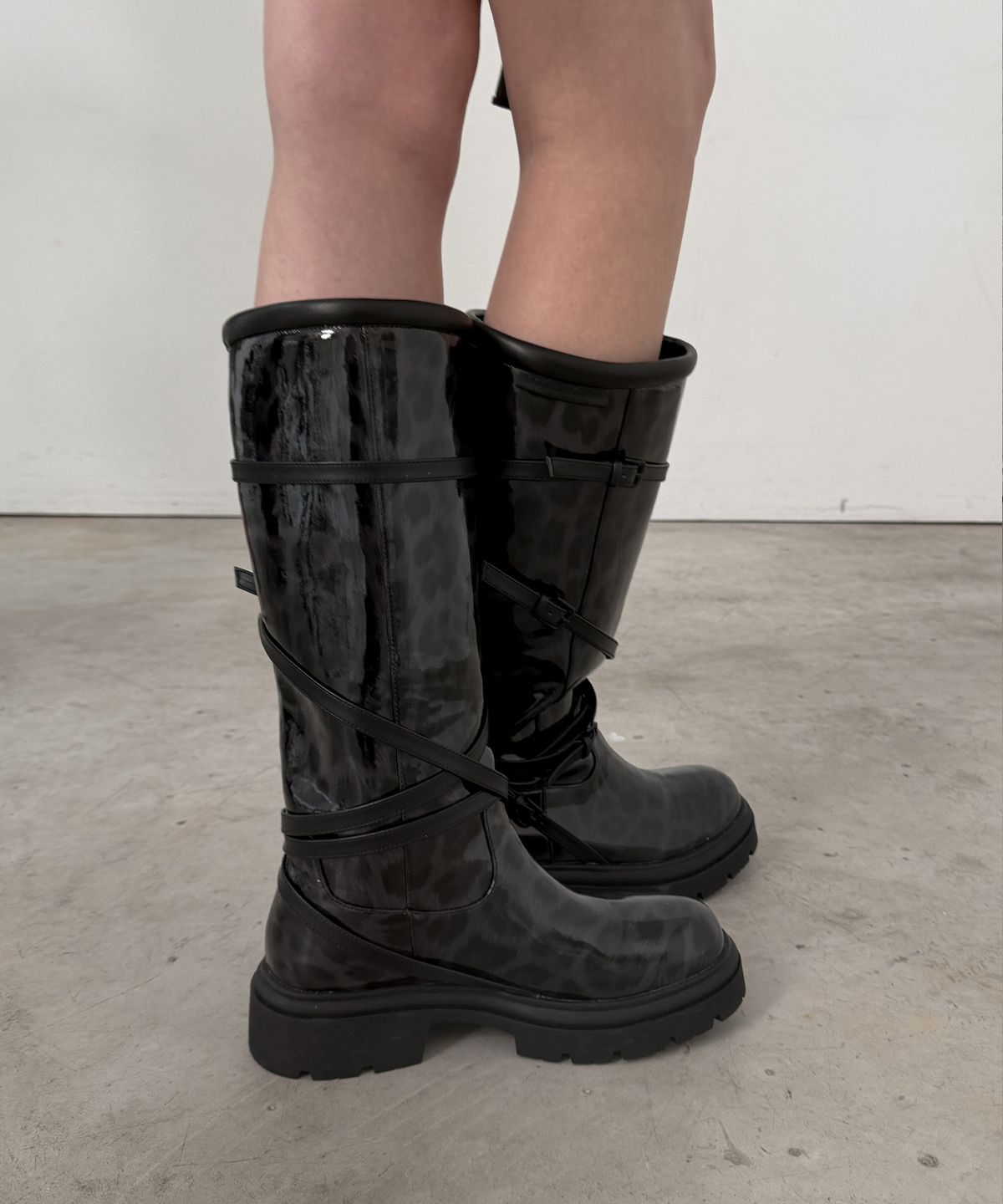 이크닉(IHCNIK) [X ODOR] Glossy Leopard Rain Boots