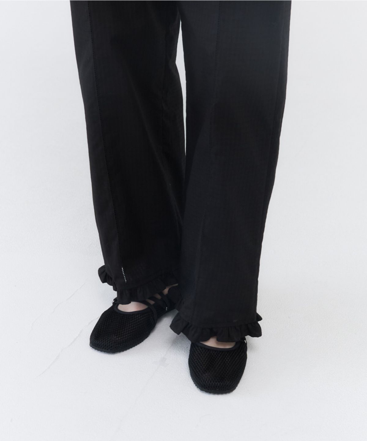 지비에이치 어패럴(GBH APPAREL) FRILL PANTS / BLACK