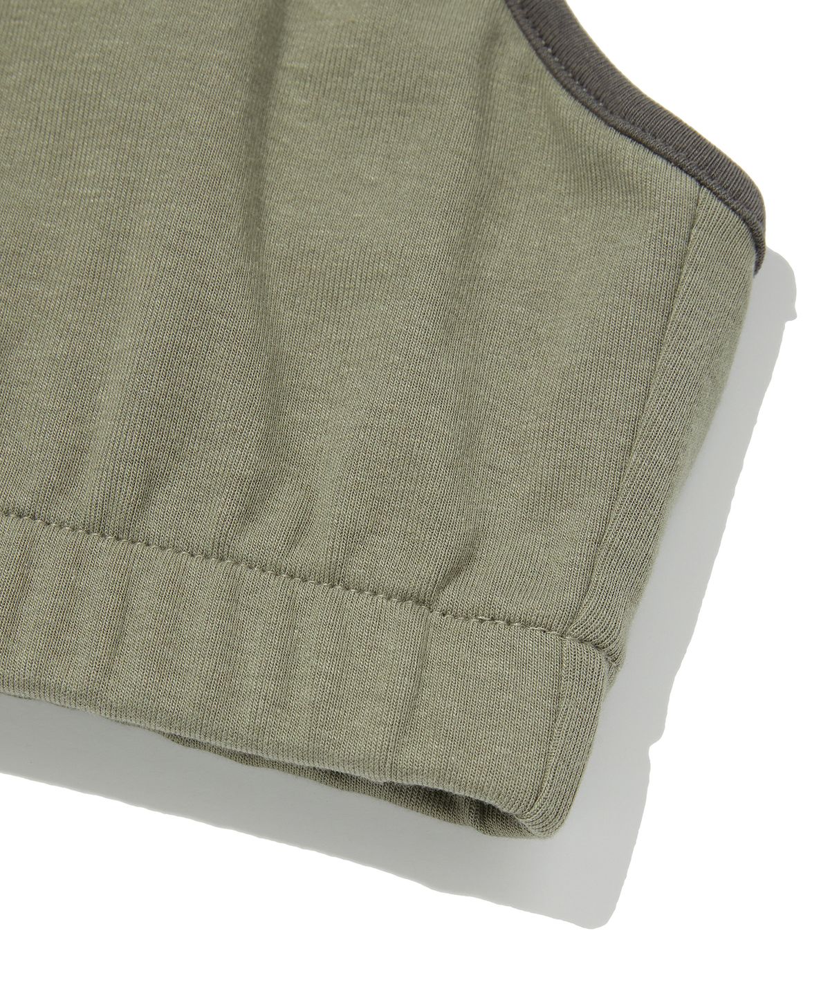 스웨이드(SUADE) COLOR BLOCK SLEEVELESS [CHARCOAL GRAY]