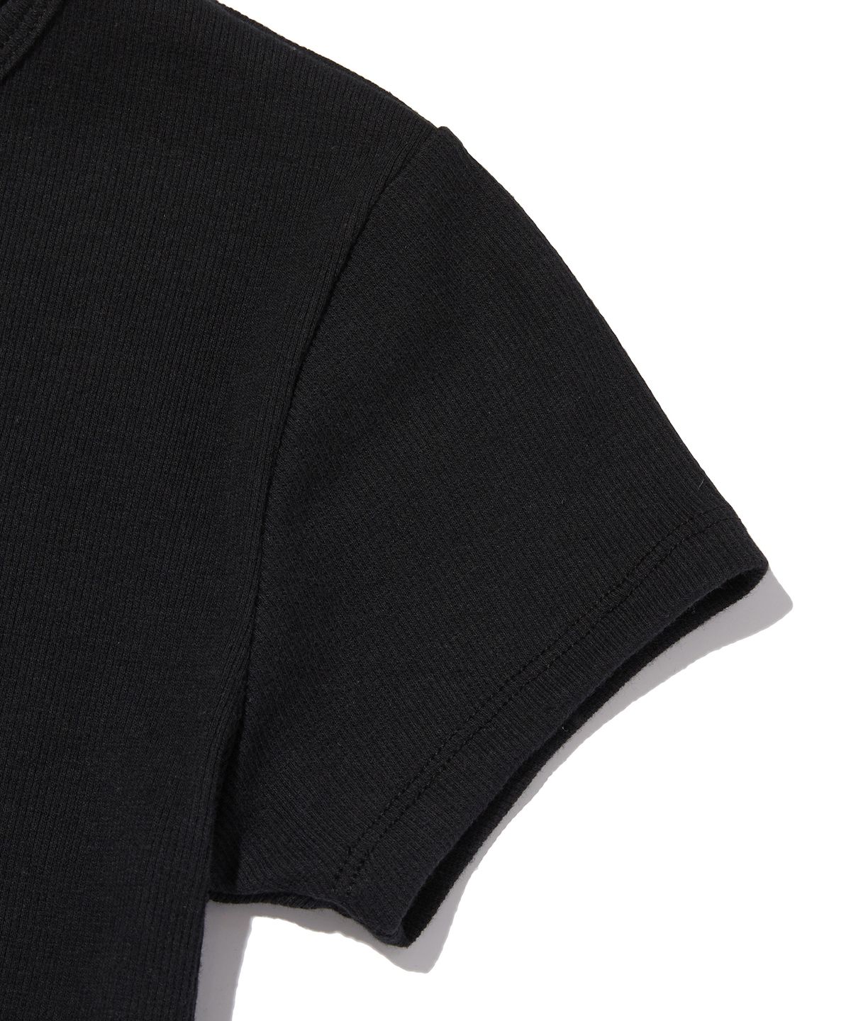 스웨이드(SUADE) RIBBED CROP TEE [BLACK]
