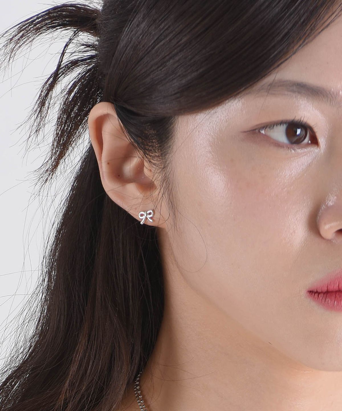 러브트릭스(LOVETRIX) Silver 925 Mini Ribbon earring