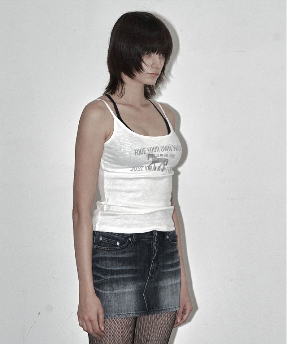 시너진(SYNERJYN) RIDE SLEEVELESS TOP WHITE