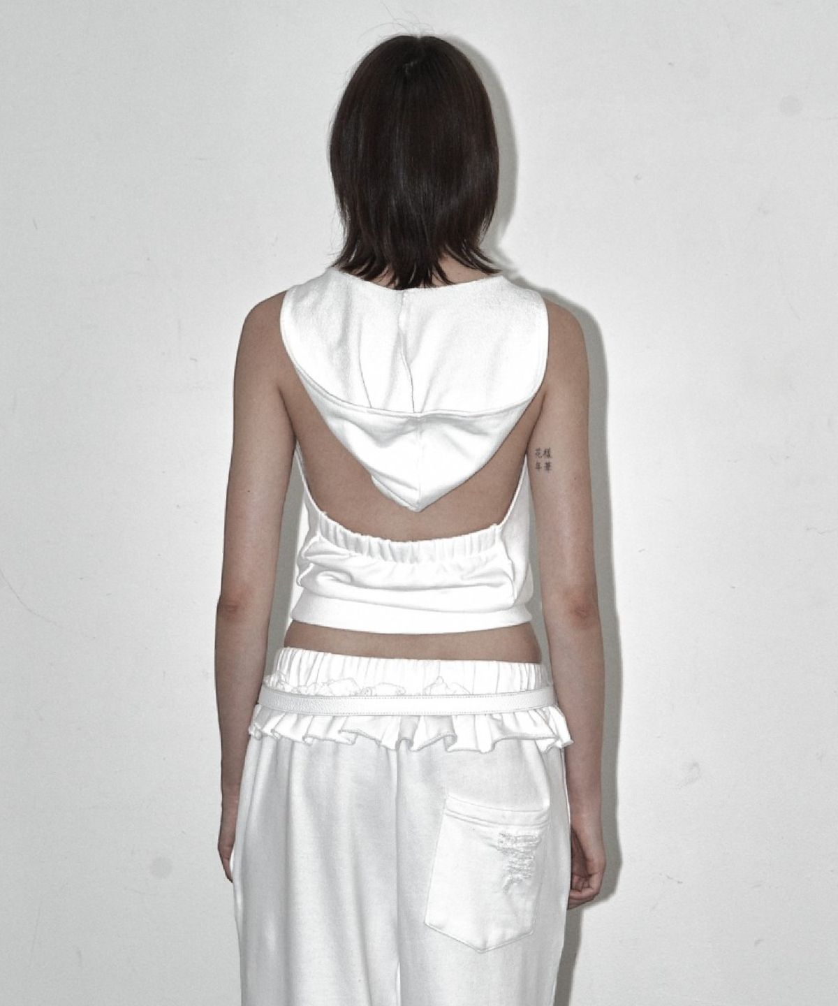 시너진(SYNERJYN) DRAPED HOODED SWEAT TOP WHITE