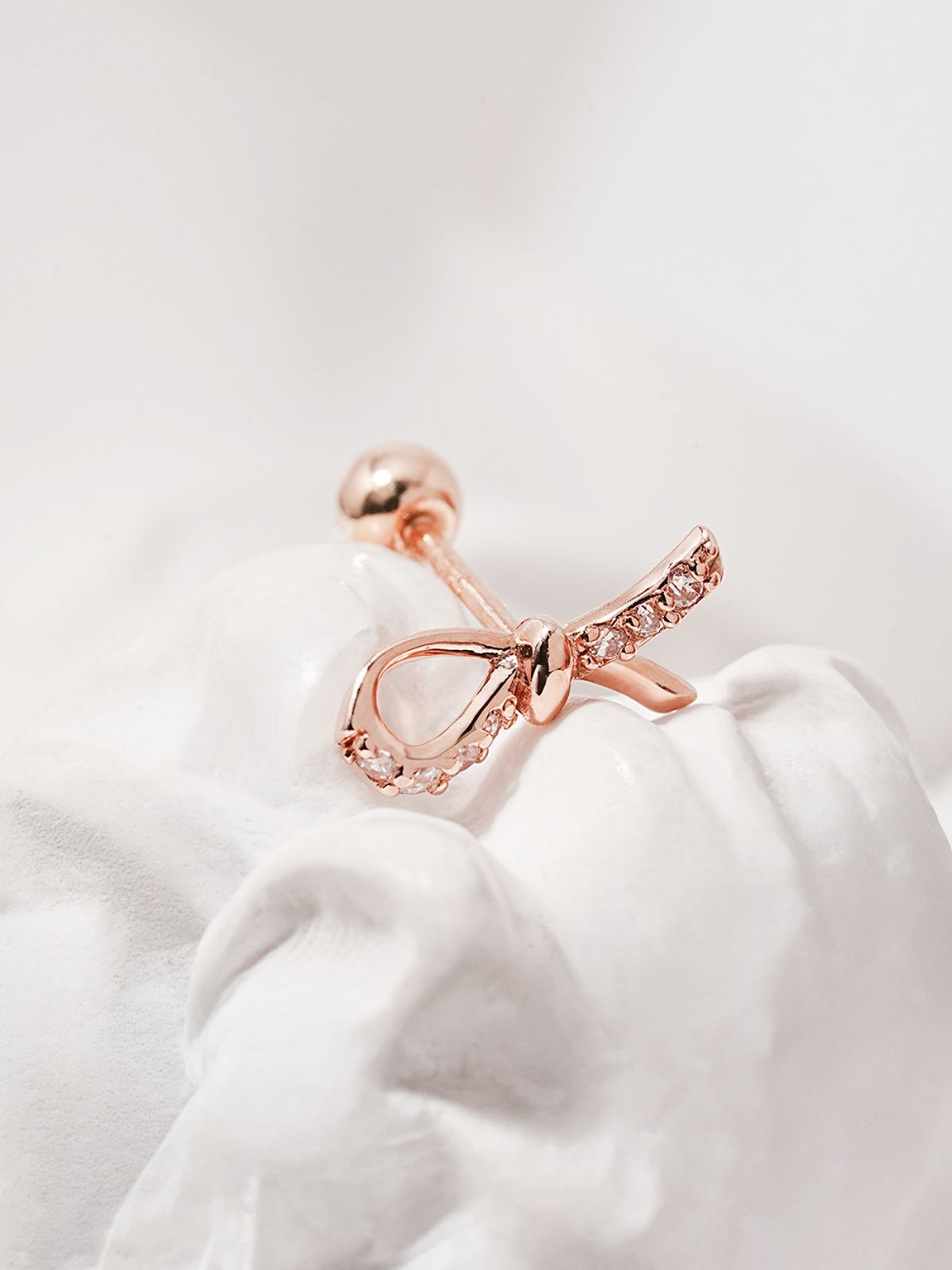 미니멀피어싱(MINIMALPIERCING) 14K 슬림 큐빅 리본 피어싱 귀걸이