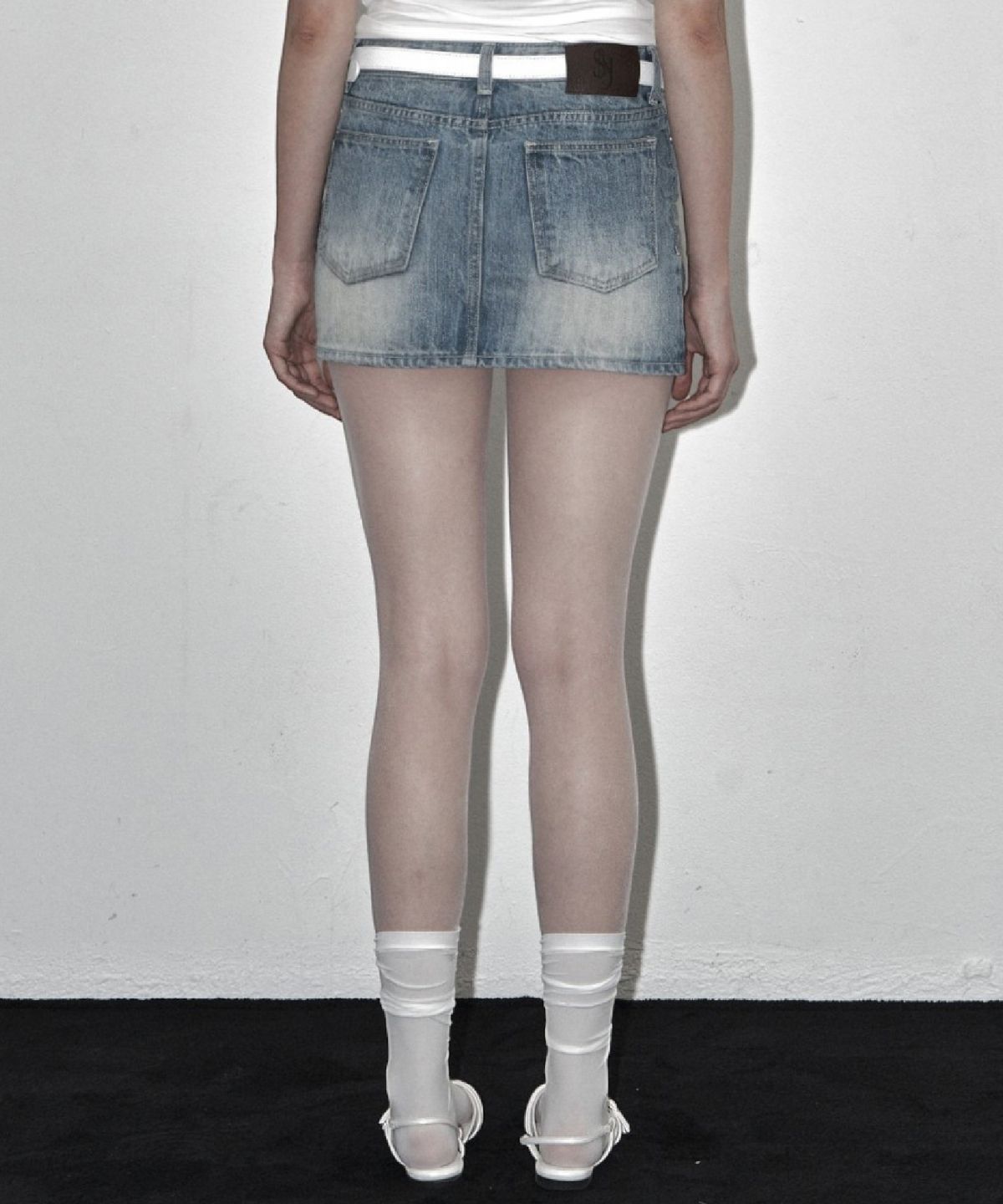 시너진(SYNERJYN) CAT WASHING MINI SKIRT LIGHT BLUE