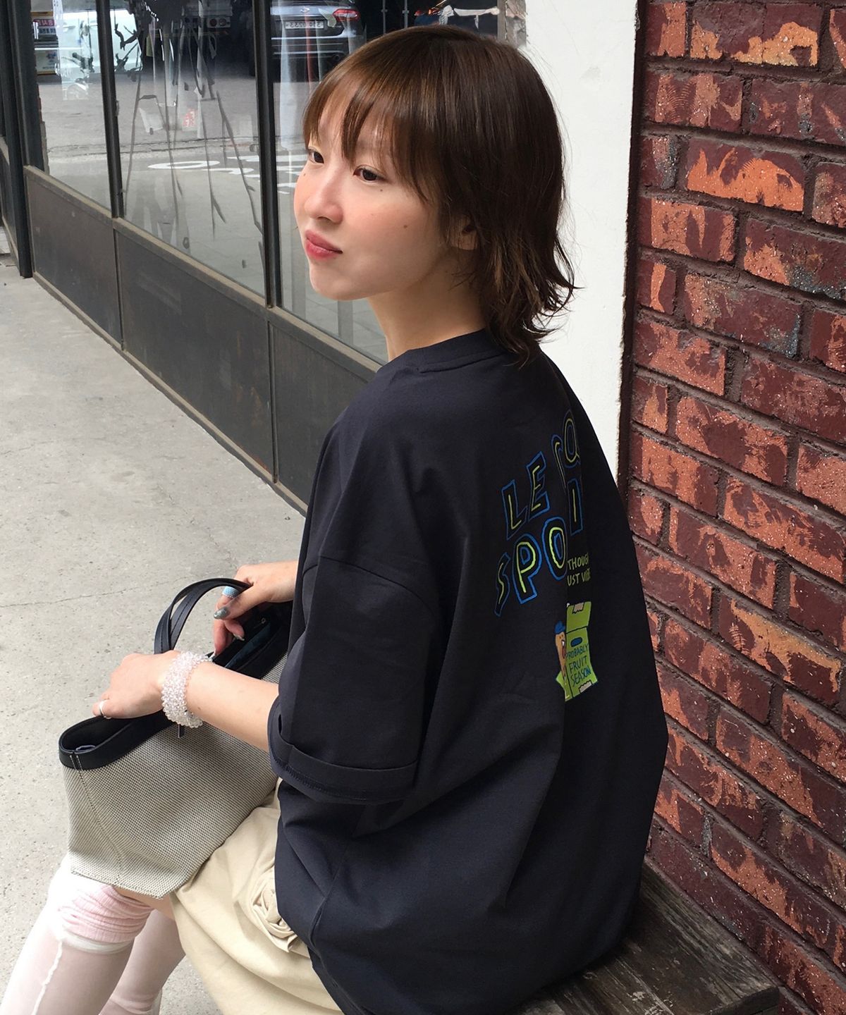 르꼬끄(LECOQ) 원라이프 유니 르프레쉬 썸머 마켓 그래픽 반팔티  - 그레이 QR323LRS83