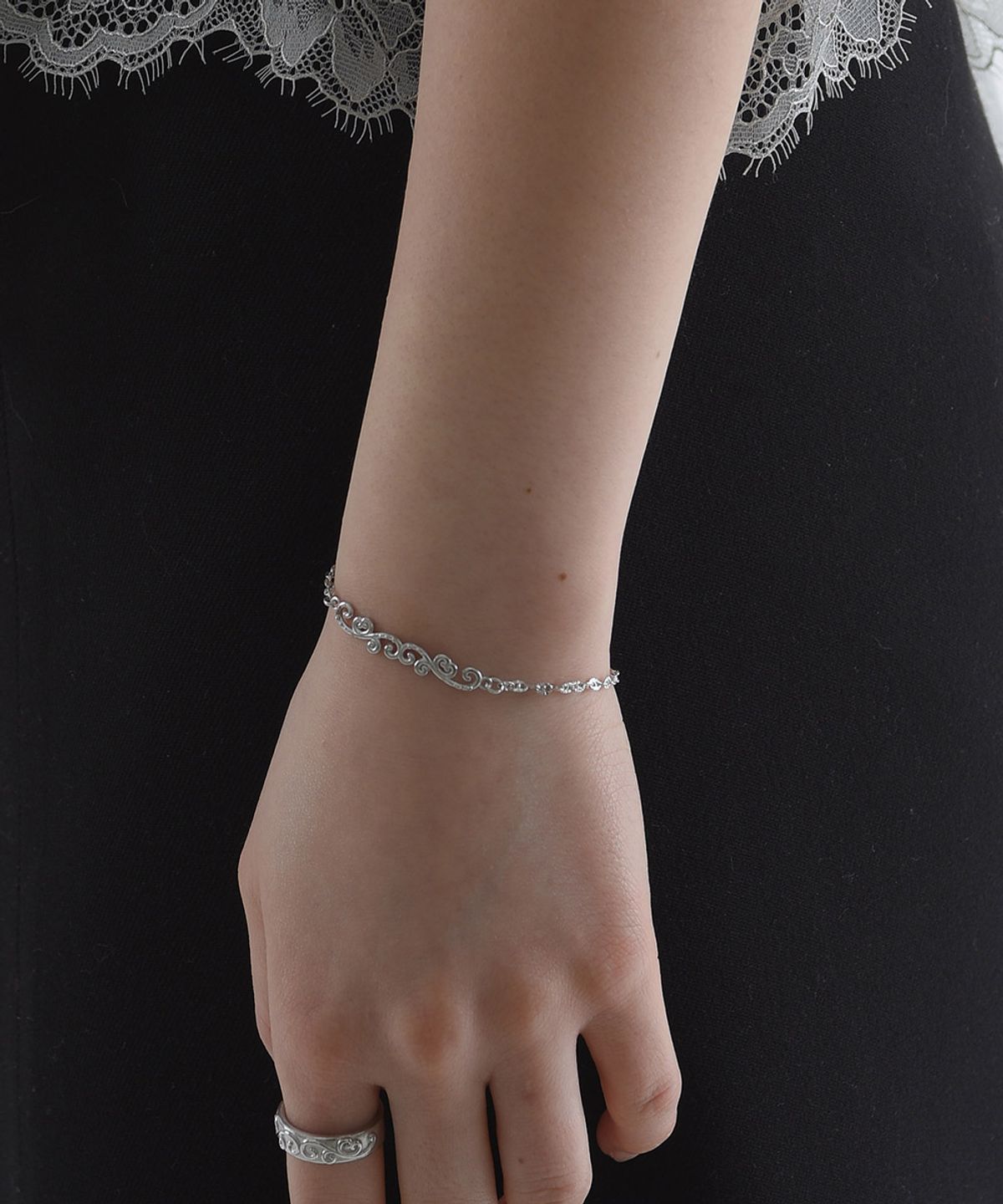 러브트릭스(LOVETRIX) Vintage Lace Bracelet