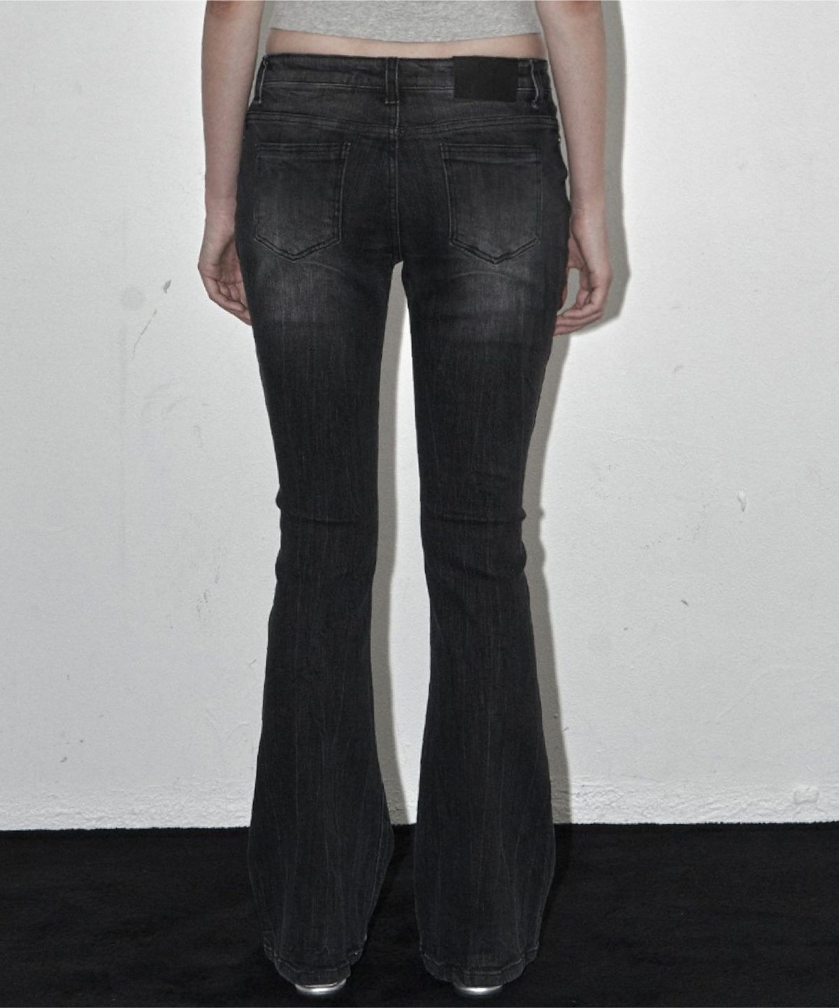 시너진(SYNERJYN) WRINKLE CAT WASHING LOW-RISE JEANS BLACK