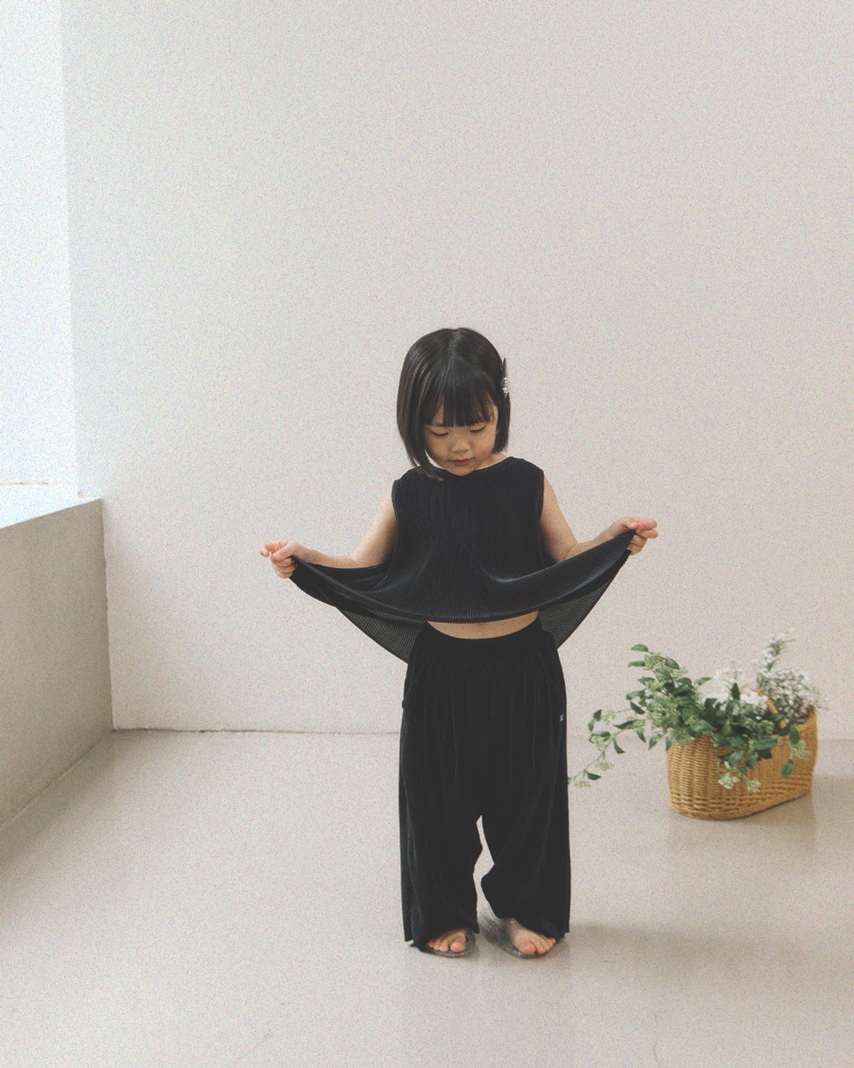 로아앤제인(ROANJANE) (플리츠)윈디 나시티+(플리츠)썸데이 팬츠(블랙) SET