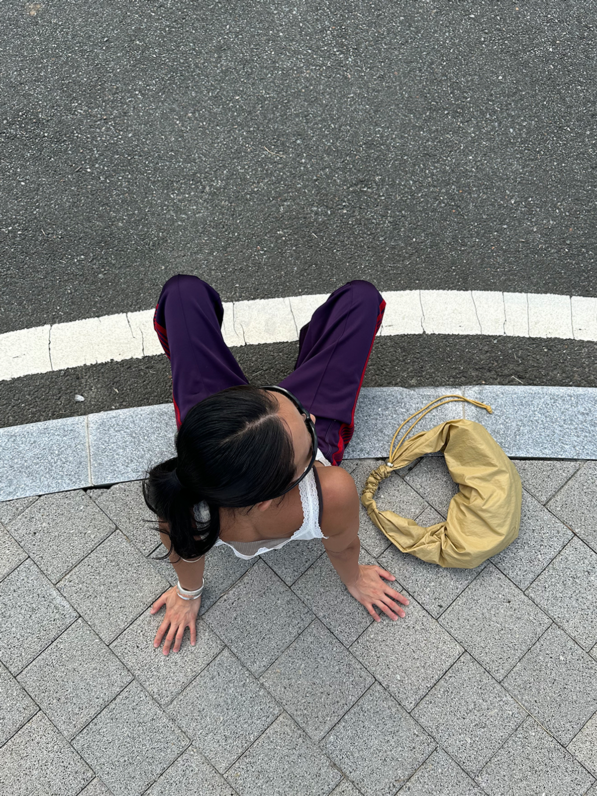 아코크(ACOC) Glossy Small Tangle Twist Bag_Mustard