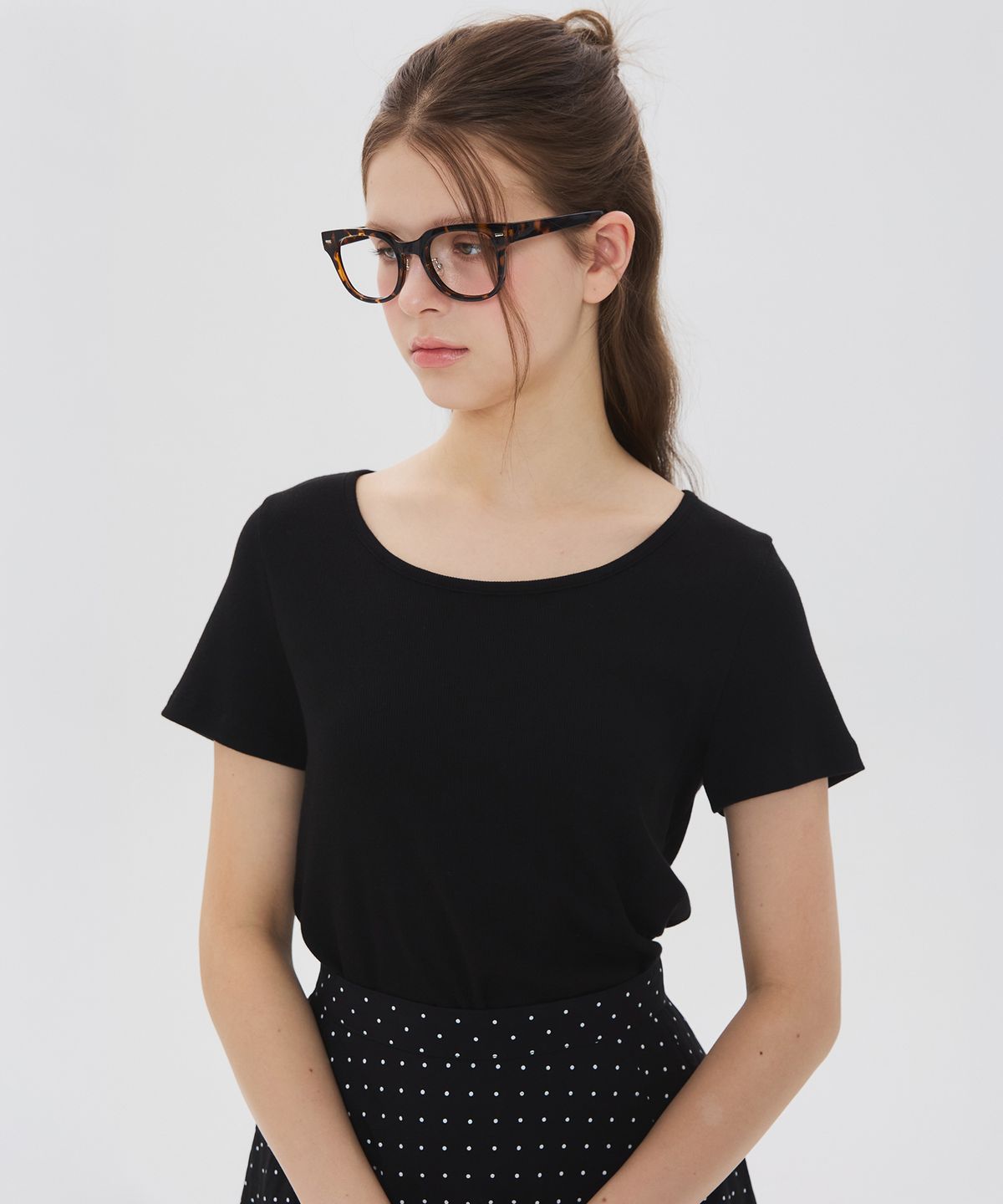 뉴루키(NEW LOOKY) U-Neck Ribbon t-Shirt_Black