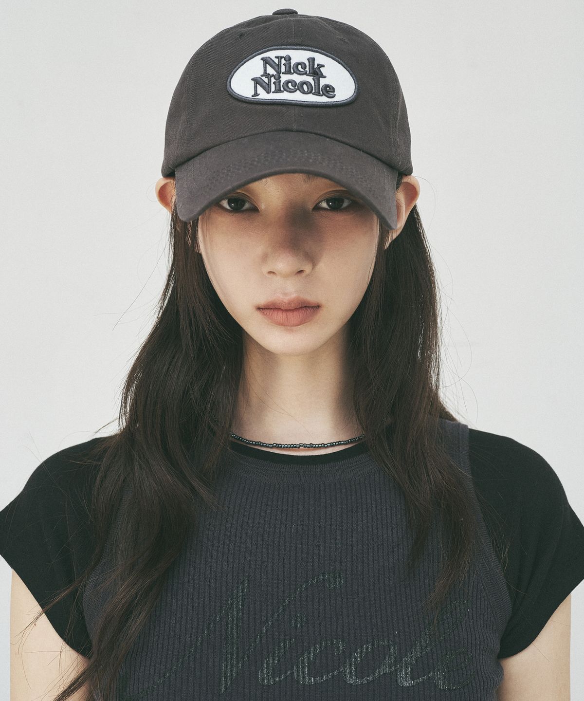 닉앤니콜(NICK&NICOLE) OVAL WAPPEN BALL CAP_CHARCOAL