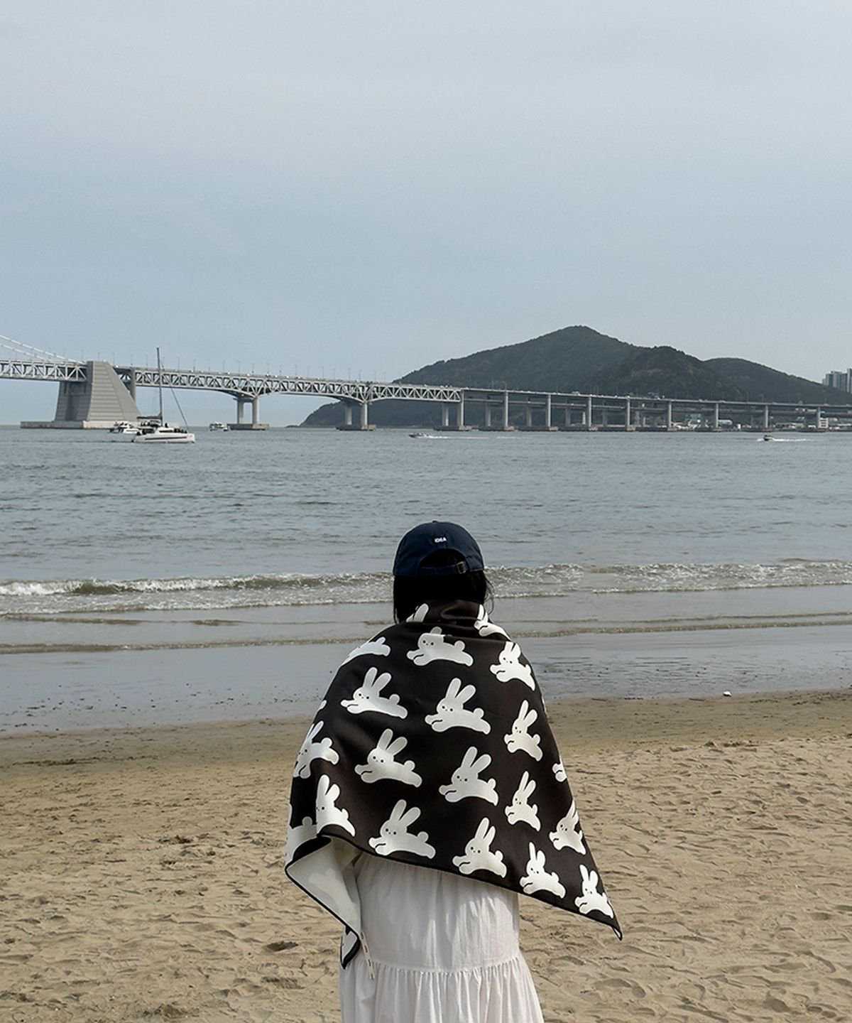 러움(RUGUM) 모노 러빗 비치타올