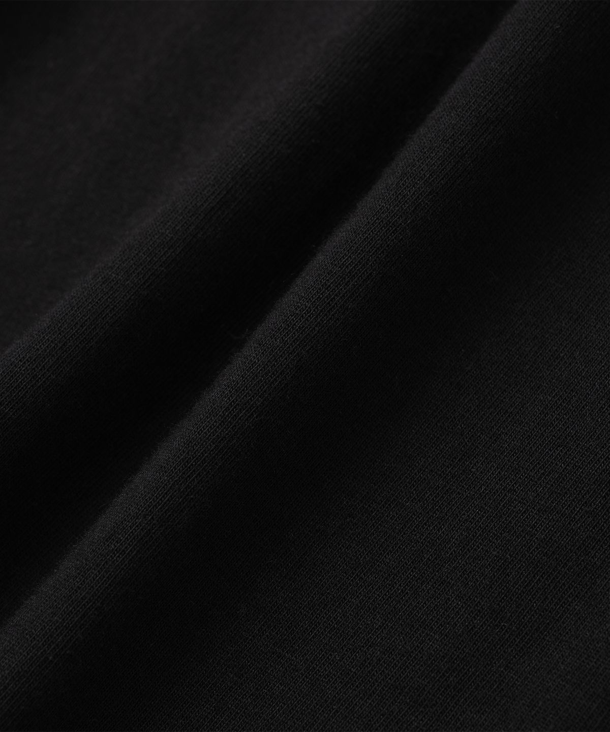 니티드(KNITTED) Mataiga 크롭 티셔츠 BLACK