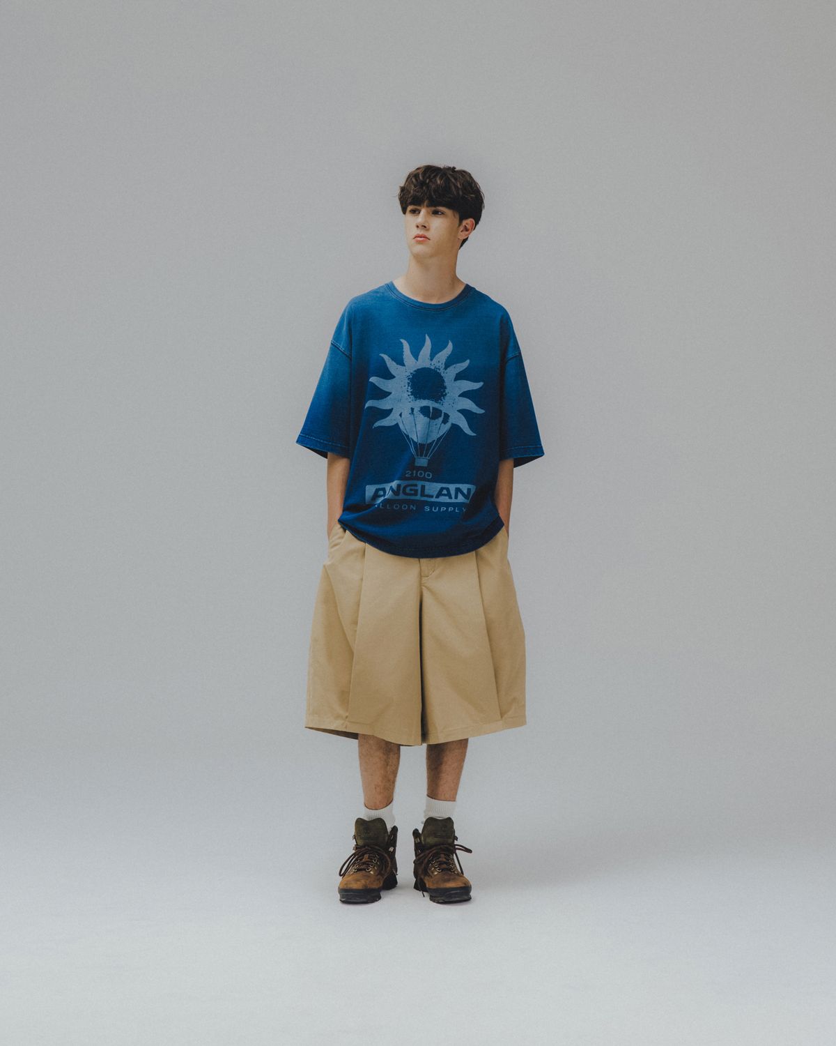앵글런(ANGLAN) Sun Graphic Denim Tee - Washed Blue
