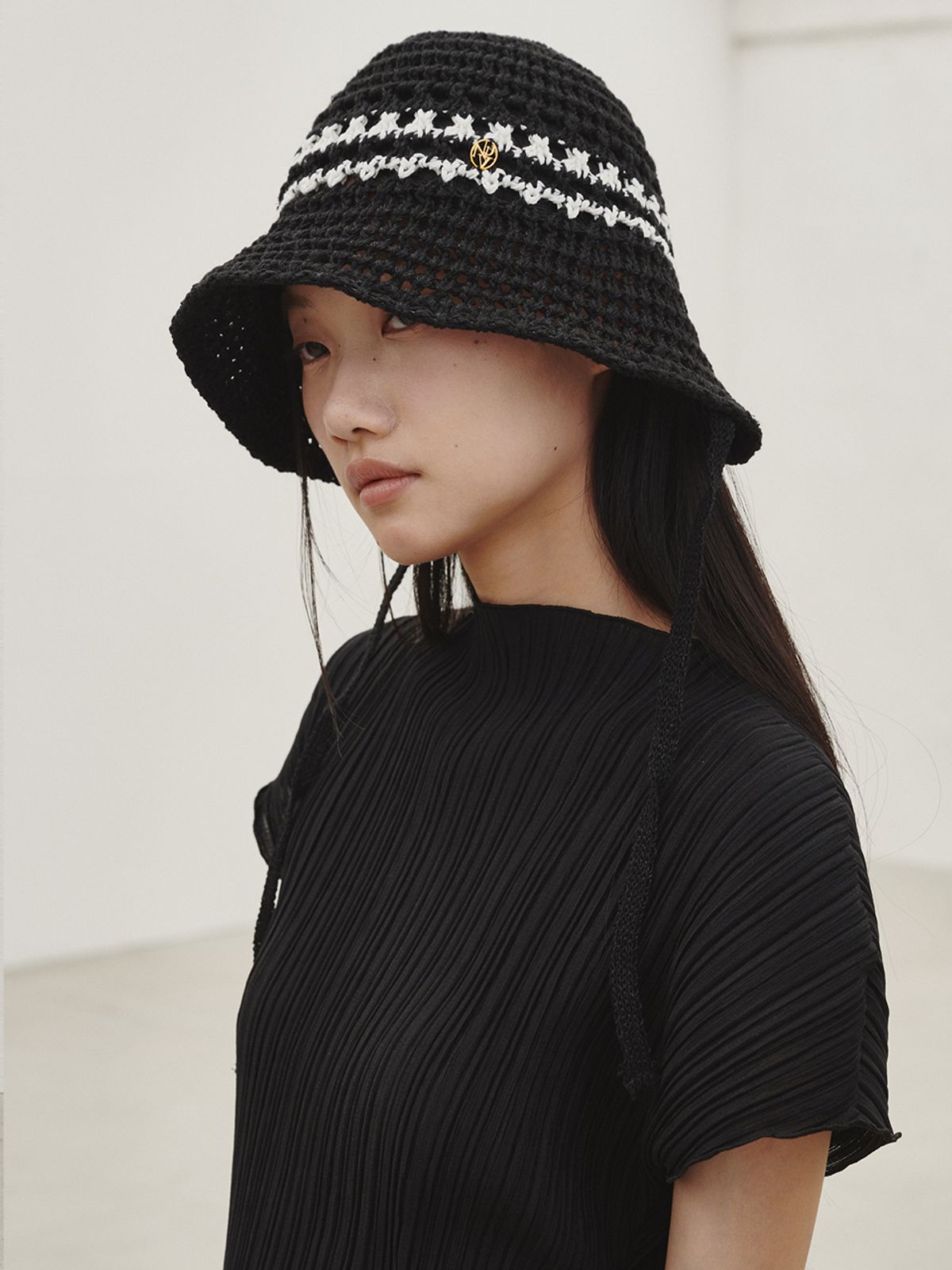 누브(NOUVE) 코튼 스트랩 버킷햇 - 블랙 / Cotton Strap Bucket Hat - Black