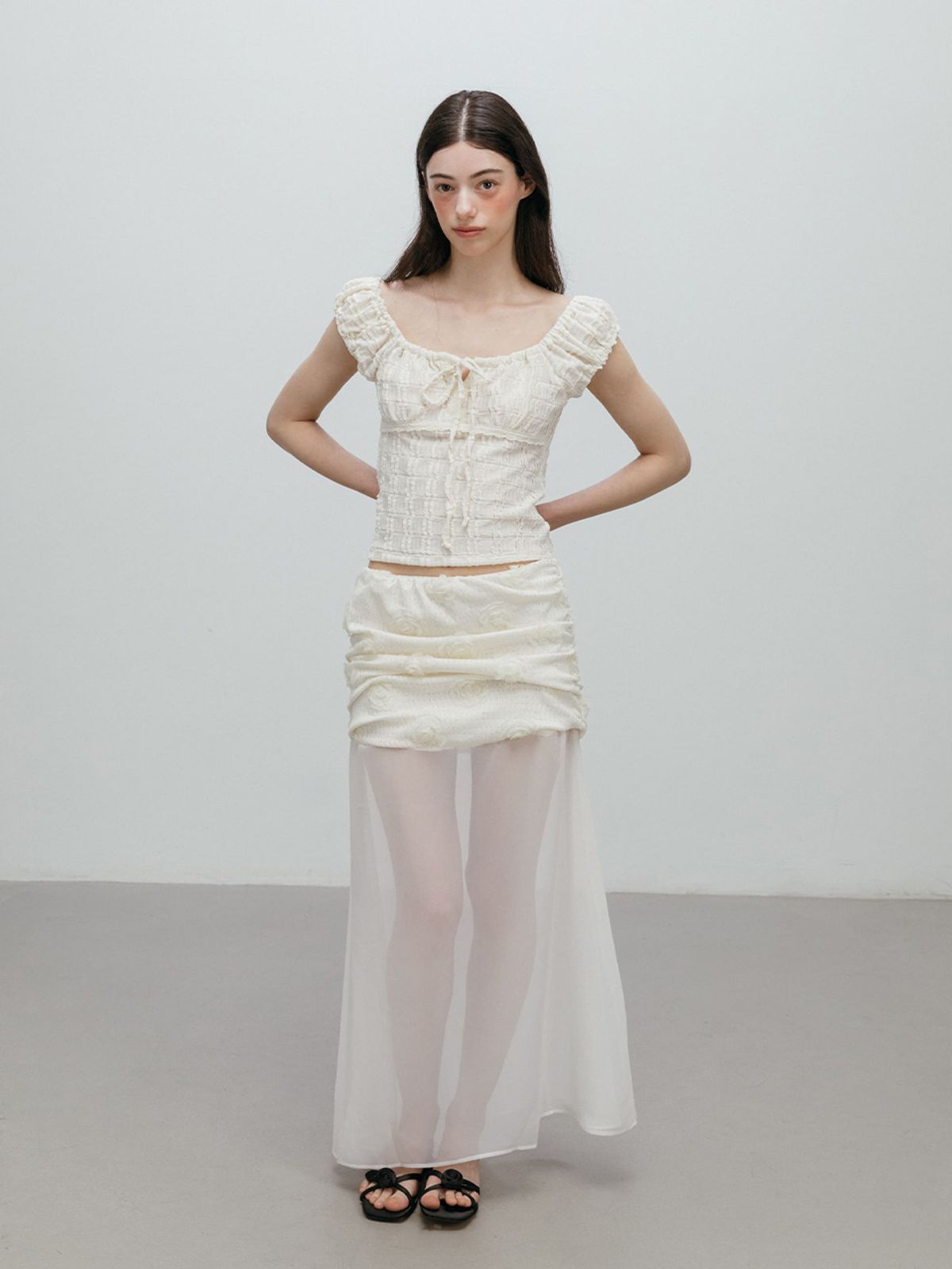 모이페어(MOIFAIRE) SHIRRING LACE SLEEVELESS / IVORY