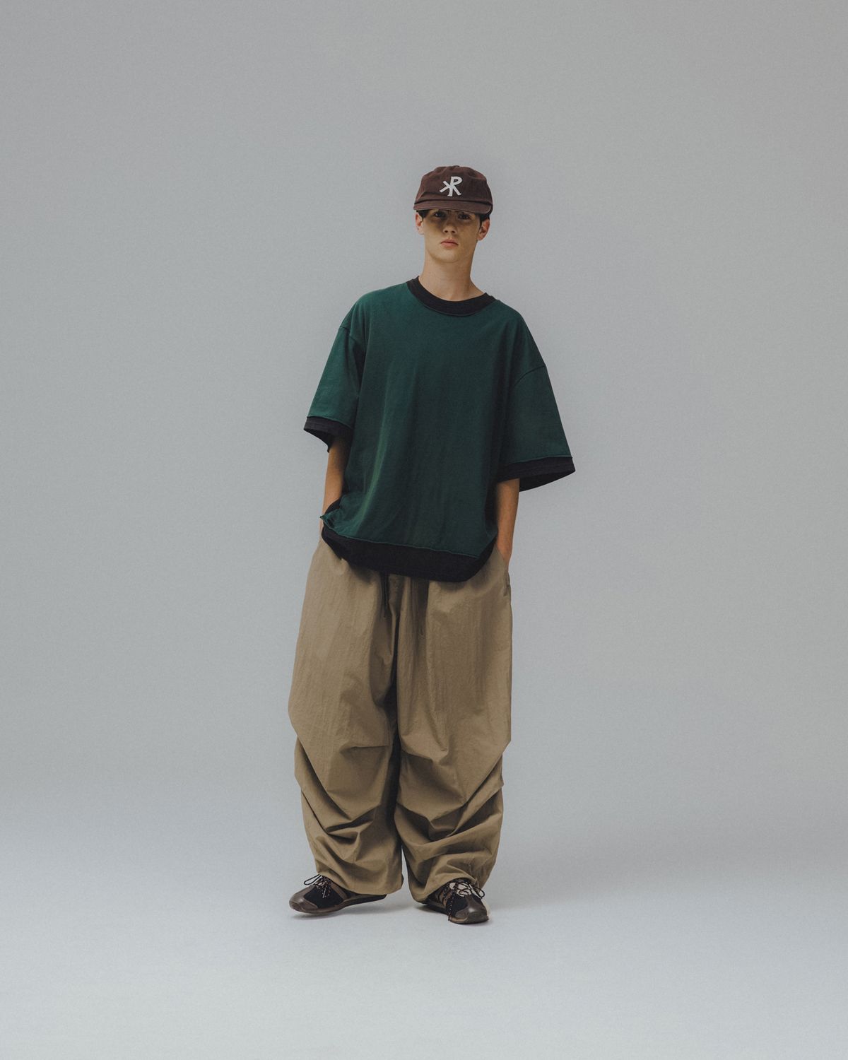앵글런(ANGLAN) Nylon Parachute Balloon Pants - Beige