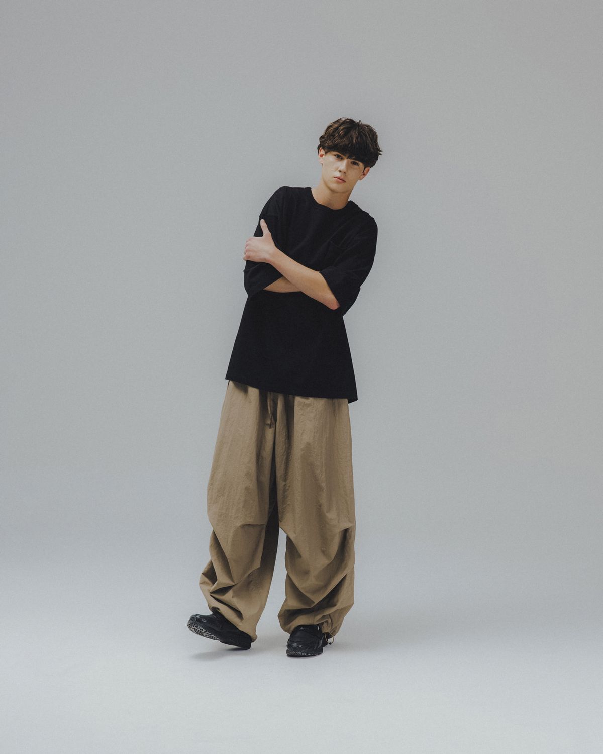 앵글런(ANGLAN) Nylon Parachute Balloon Pants - Beige