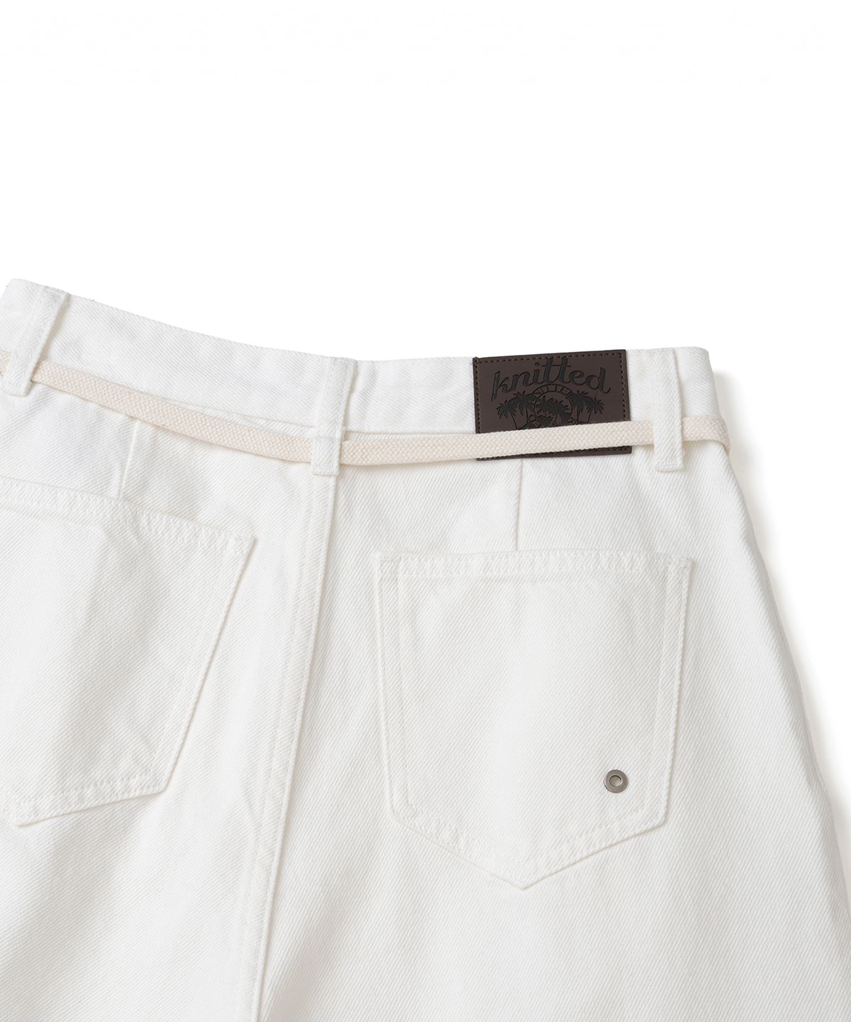 니티드(KNITTED) (UNISEX)아웃스트링 버뮤다 데님 하프 팬츠 CREAM