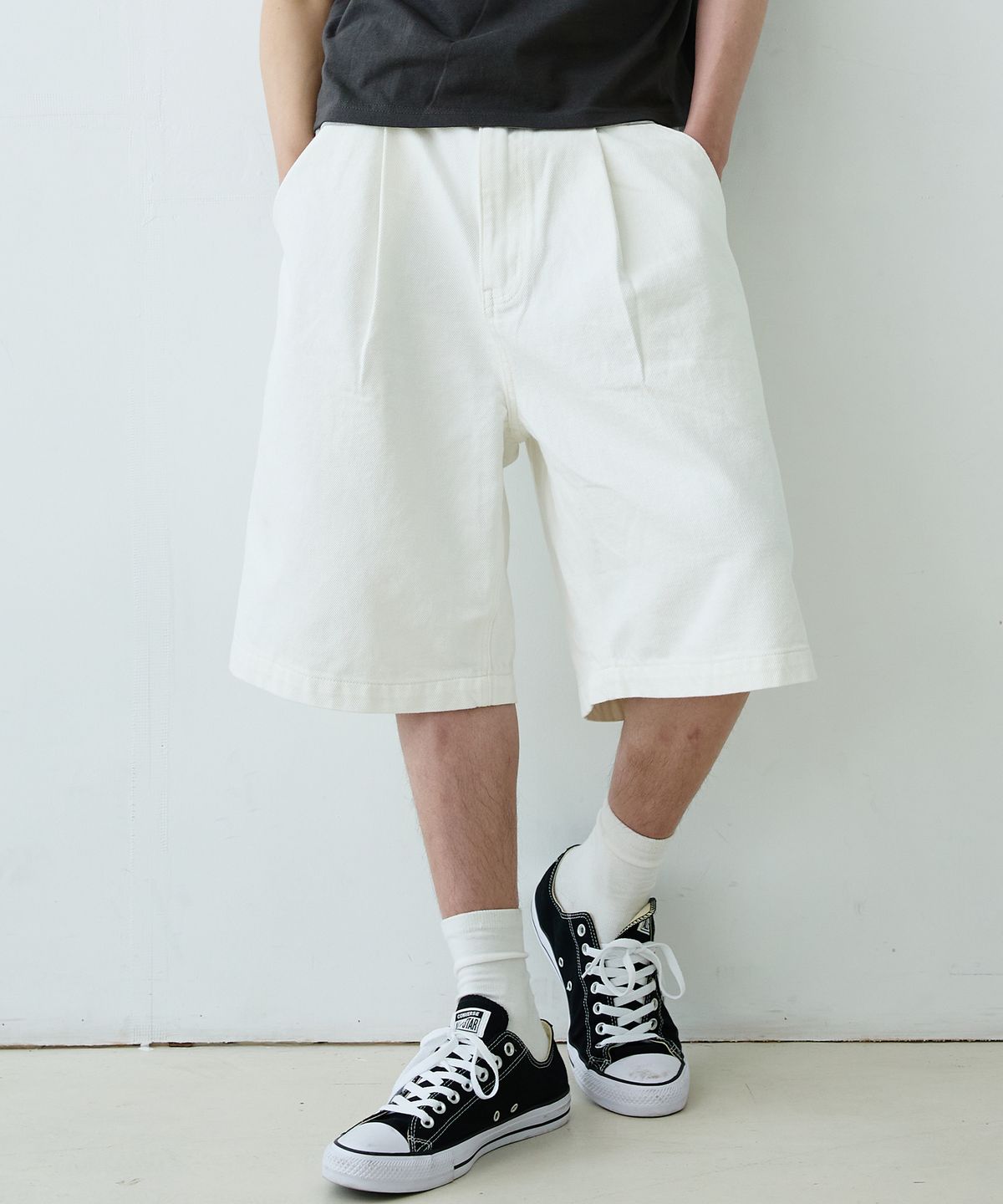 니티드(KNITTED) (UNISEX)아웃스트링 버뮤다 데님 하프 팬츠 CREAM