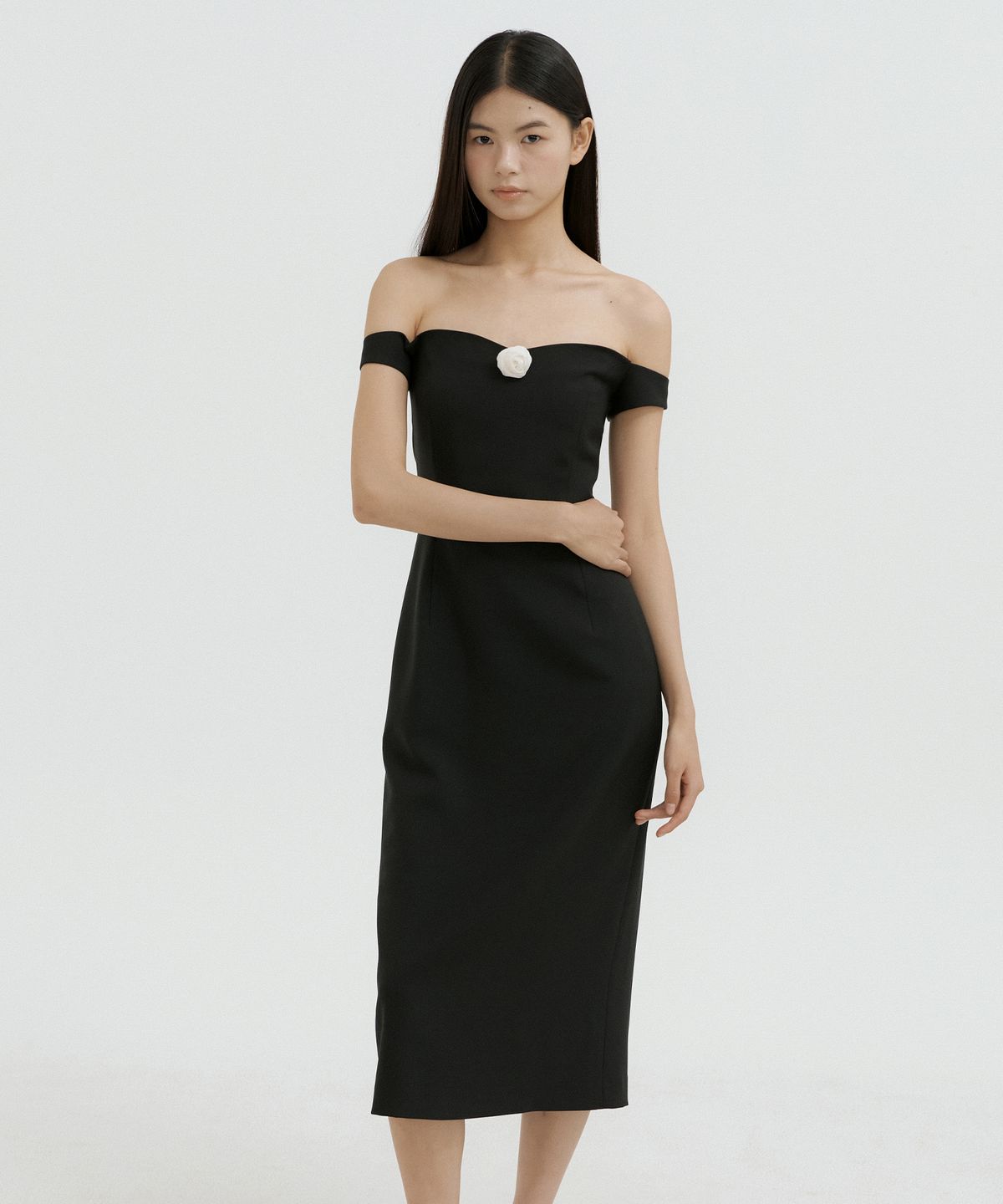 루시르주(LUCIR ZU) Heartline Drop Sleeve Off-Shoulder Dress + Corsage Set (black)