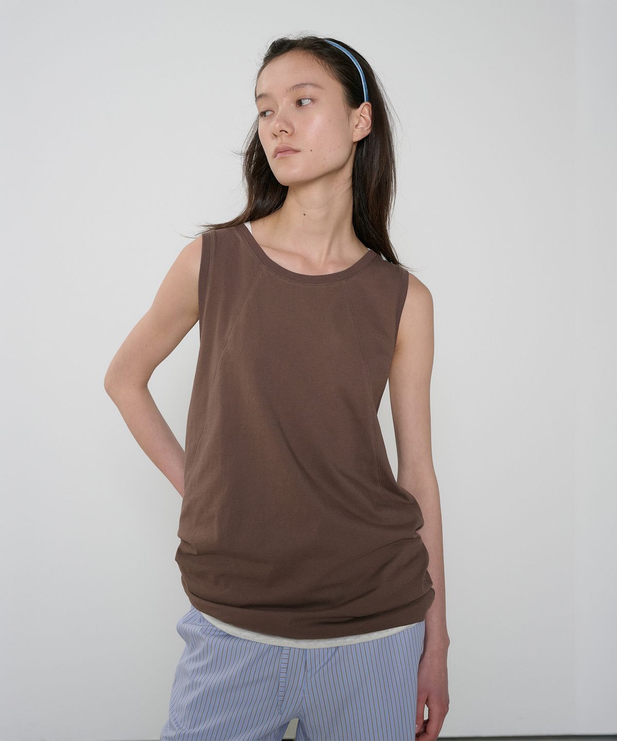 정감 스튜디오(JEONGGAM STUDIOS) Round Neck Sleeveless_4 Color