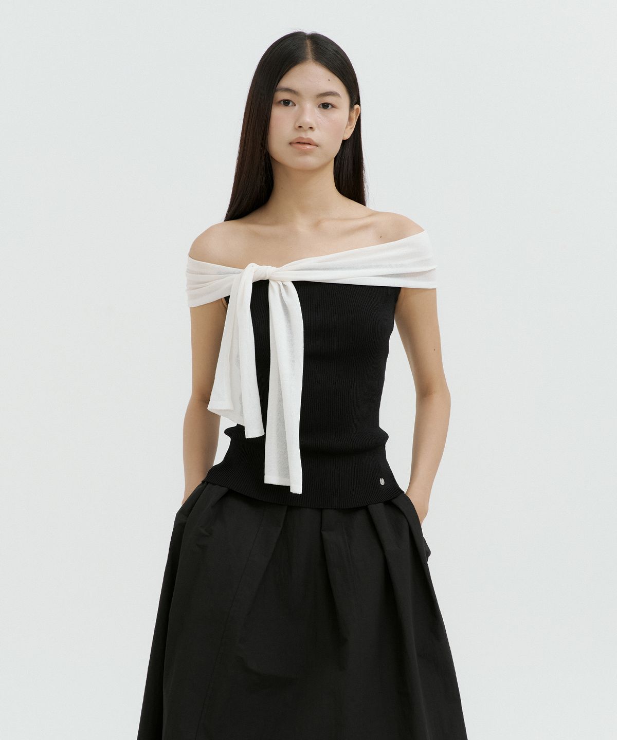 루시르주(LUCIR ZU) Ribbon Off-Shoulder Knit (black)